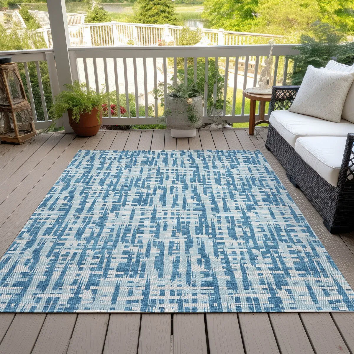 Machine Washable Indoor/ Outdoor Modern Crosshatch Chantille Rug