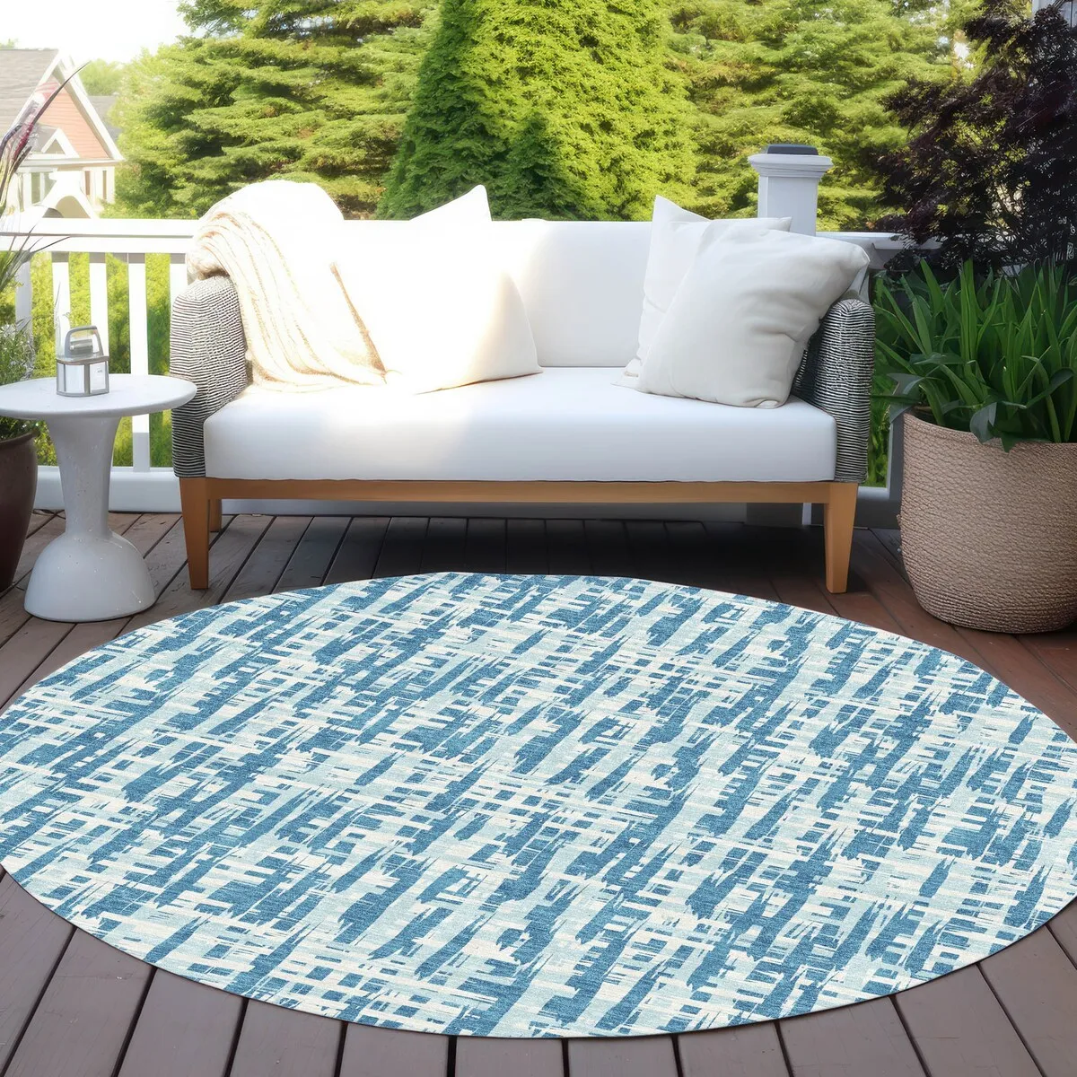 Machine Washable Indoor/ Outdoor Modern Crosshatch Chantille Rug