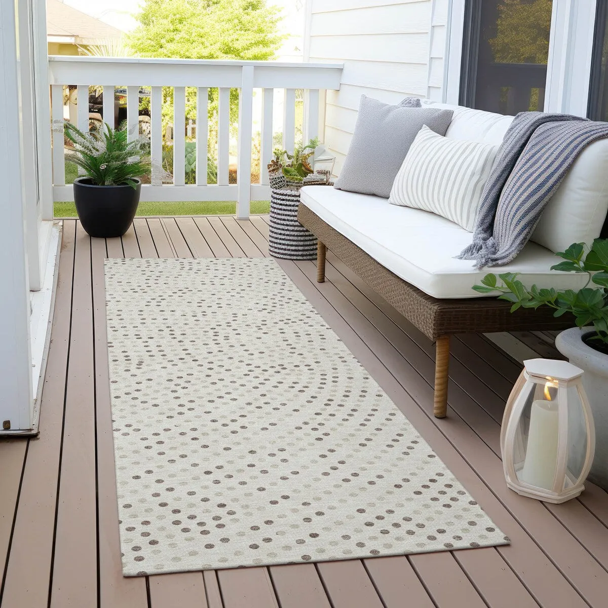 Machine Washable Indoor/ Outdoor Modern Dotty Chantille Rug
