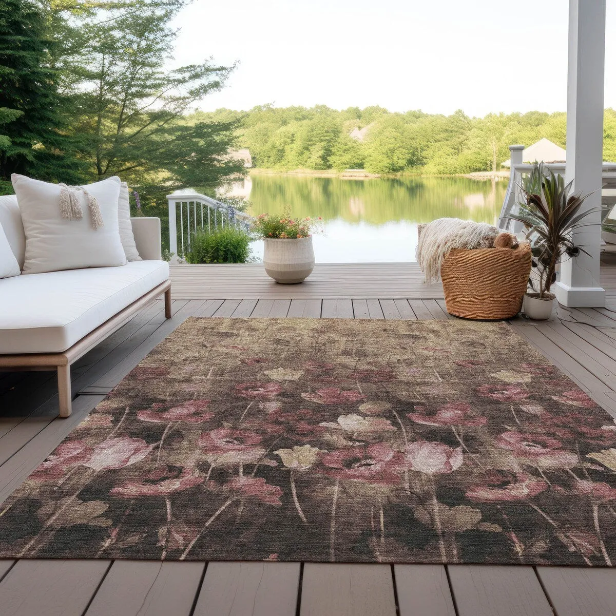 Machine Washable Indoor/ Outdoor Modern Floral Chantille Rug