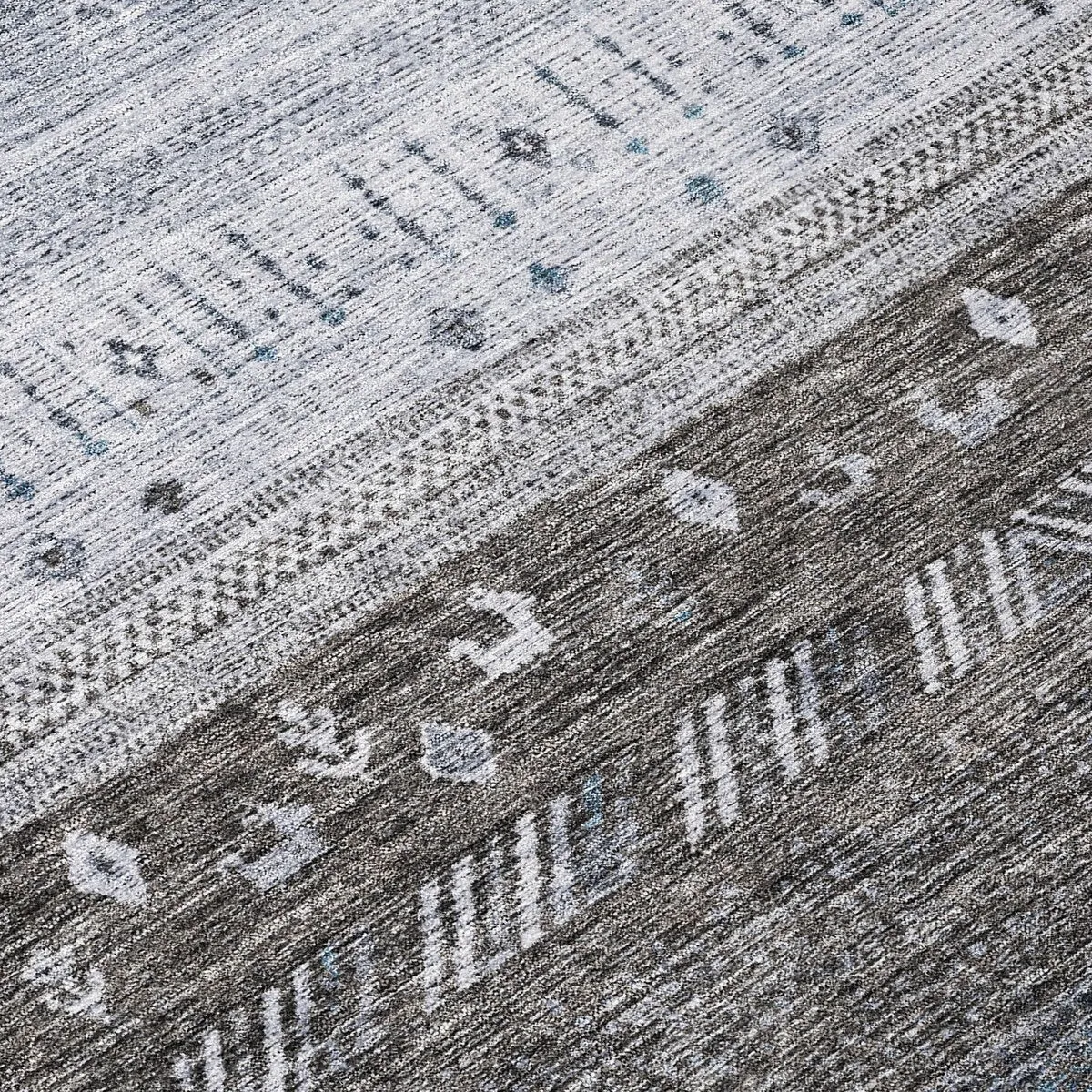 Machine Washable Indoor/ Outdoor Modern Global Chantille Rug
