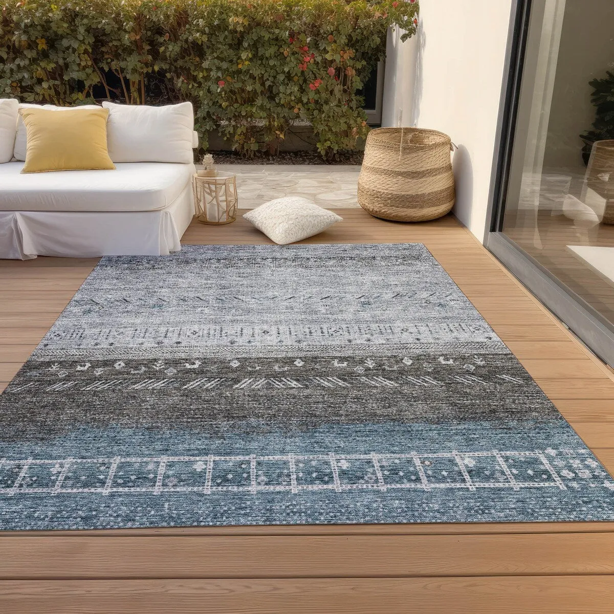 Machine Washable Indoor/ Outdoor Modern Global Chantille Rug