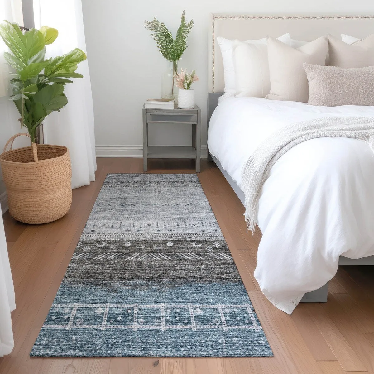 Machine Washable Indoor/ Outdoor Modern Global Chantille Rug