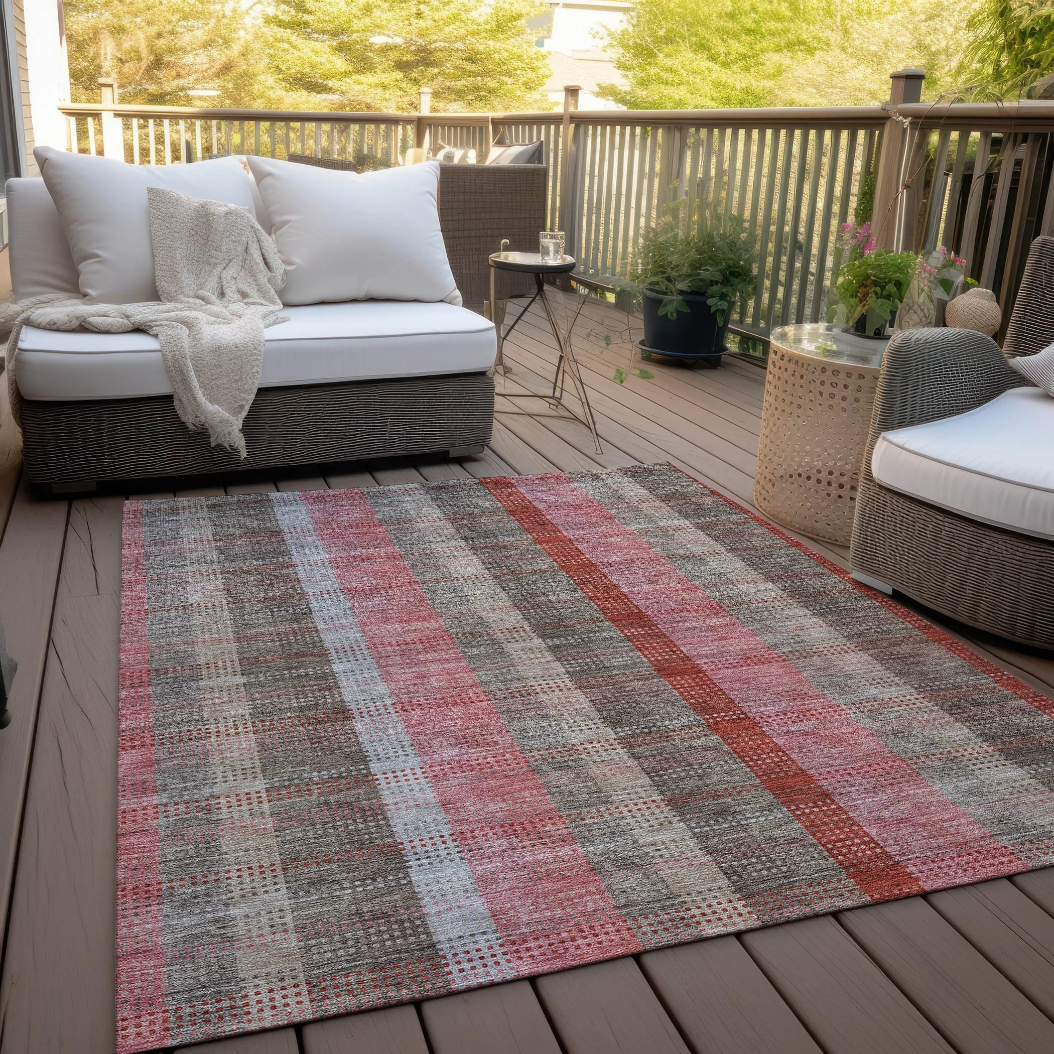 Machine Washable Indoor/ Outdoor Modern Plaid Chantille Rug