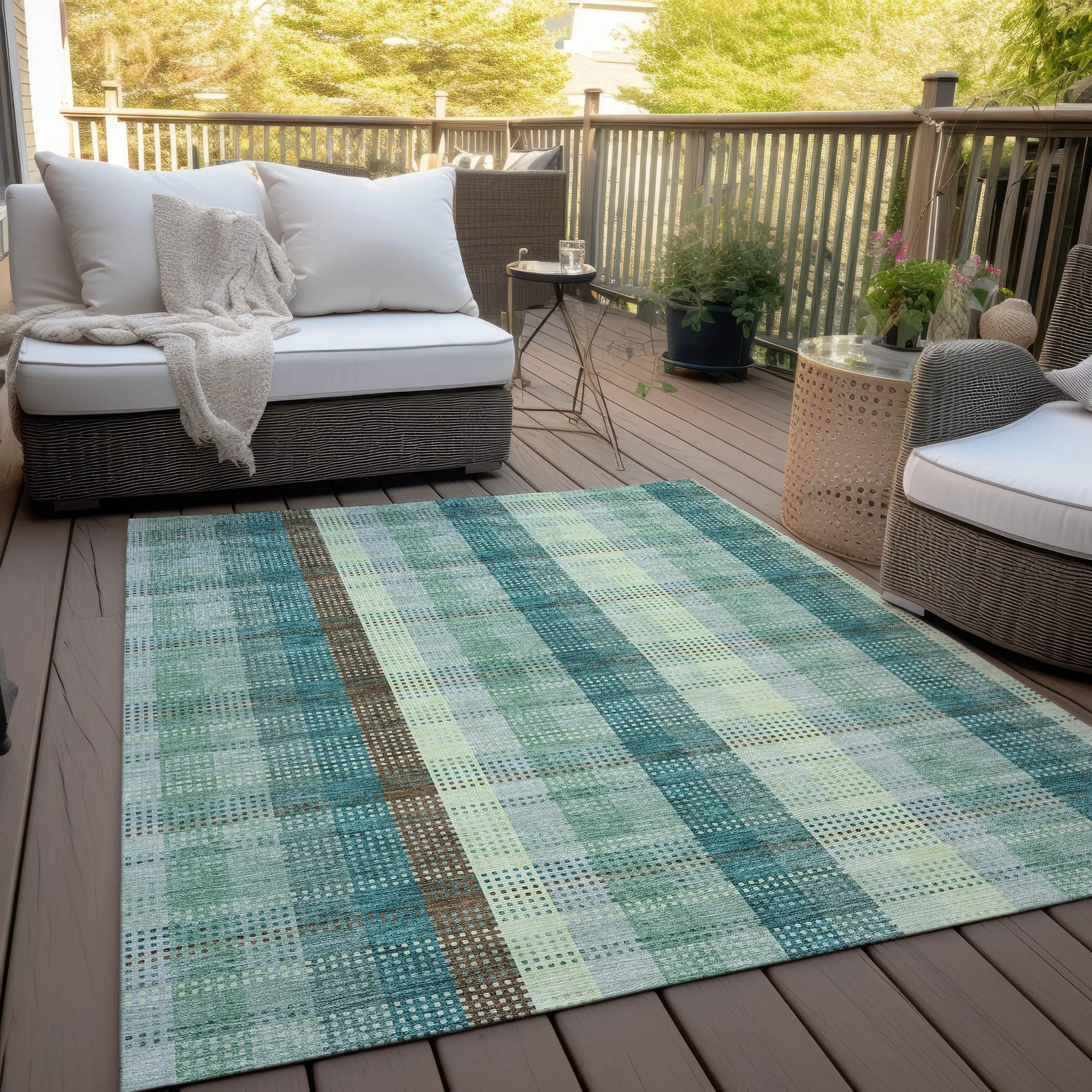 Machine Washable Indoor/ Outdoor Modern Plaid Chantille Rug