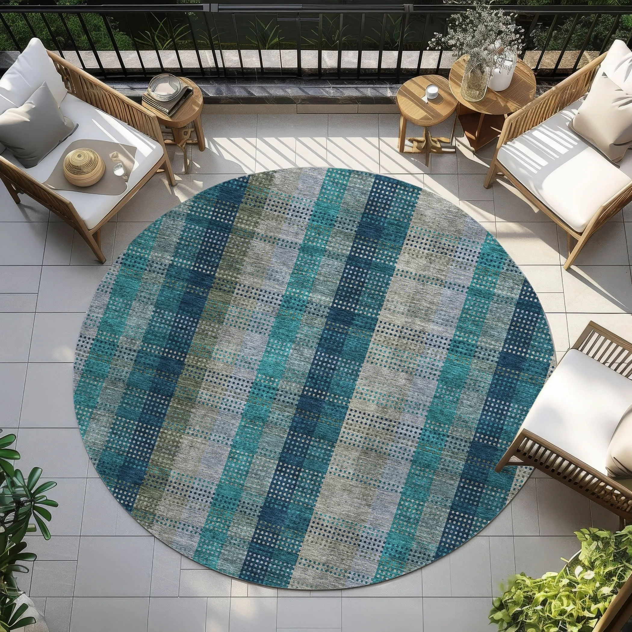 Machine Washable Indoor/ Outdoor Modern Plaid Chantille Rug