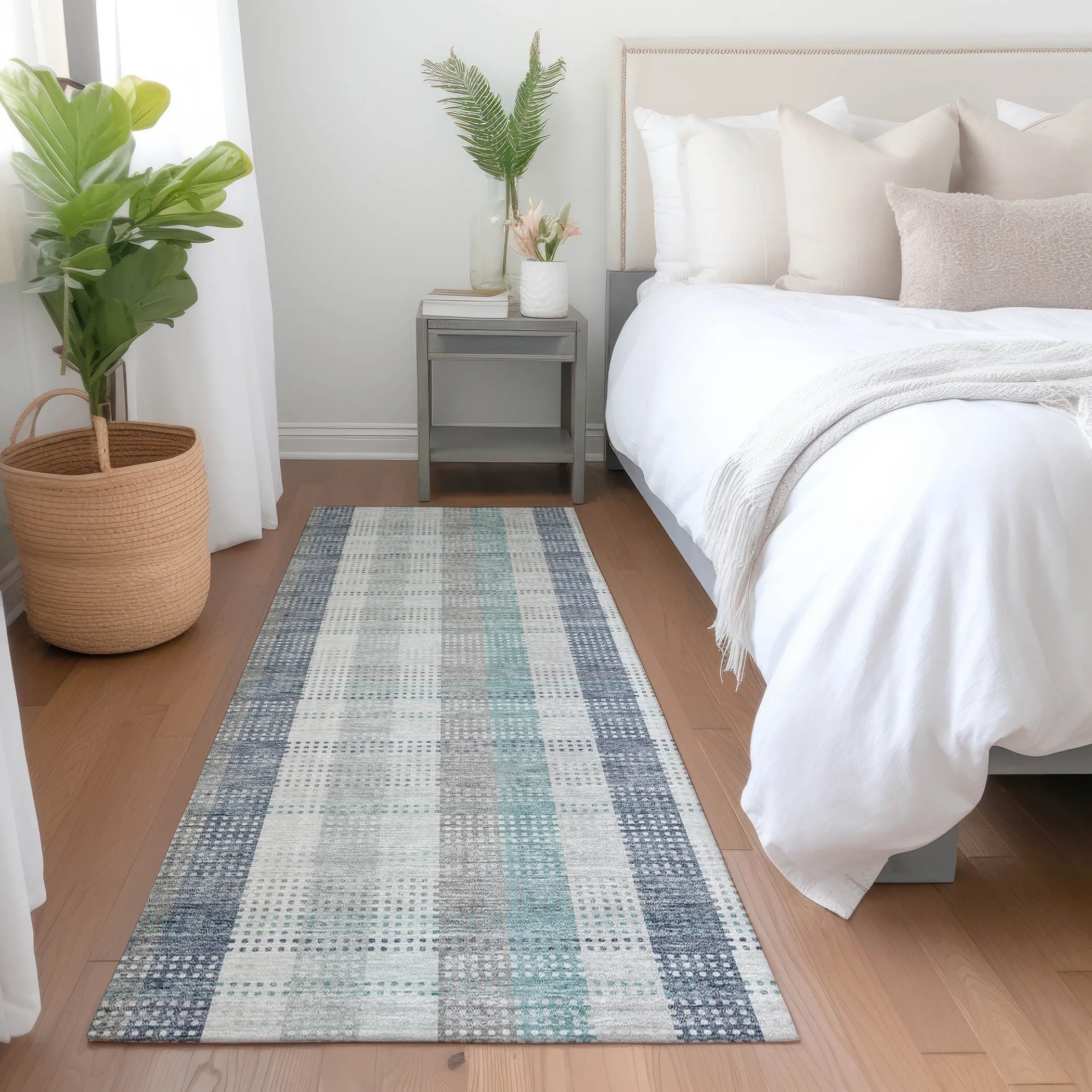 Machine Washable Indoor/ Outdoor Modern Plaid Chantille Rug