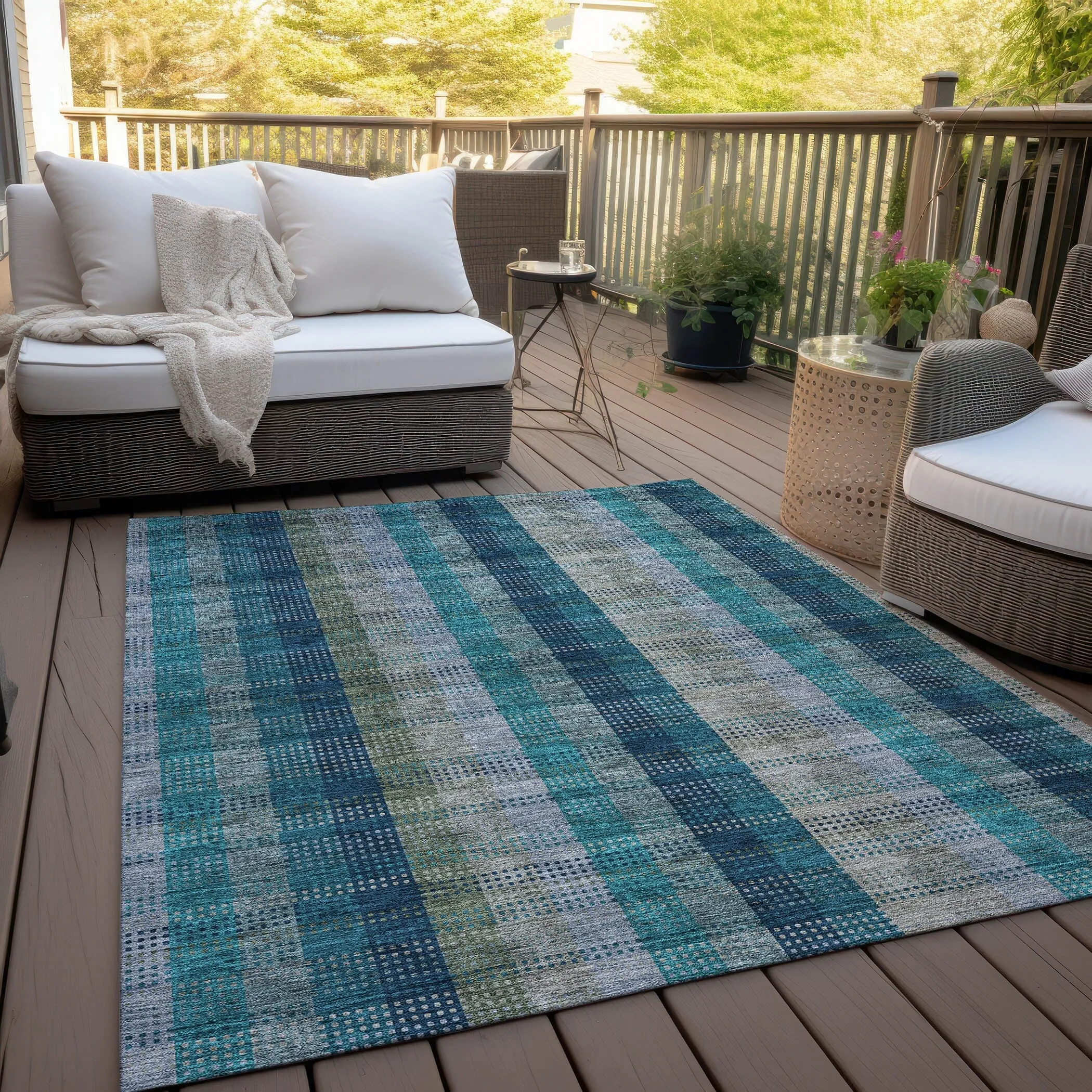 Machine Washable Indoor/ Outdoor Modern Plaid Chantille Rug