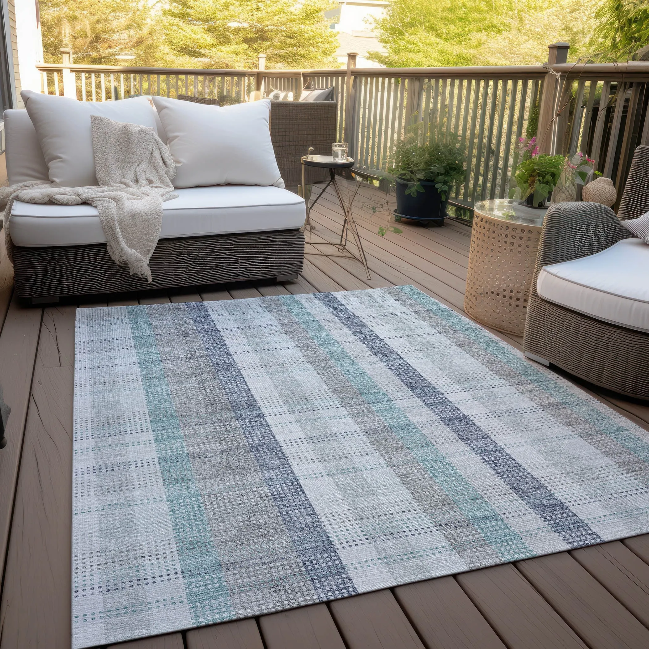 Machine Washable Indoor/ Outdoor Modern Plaid Chantille Rug