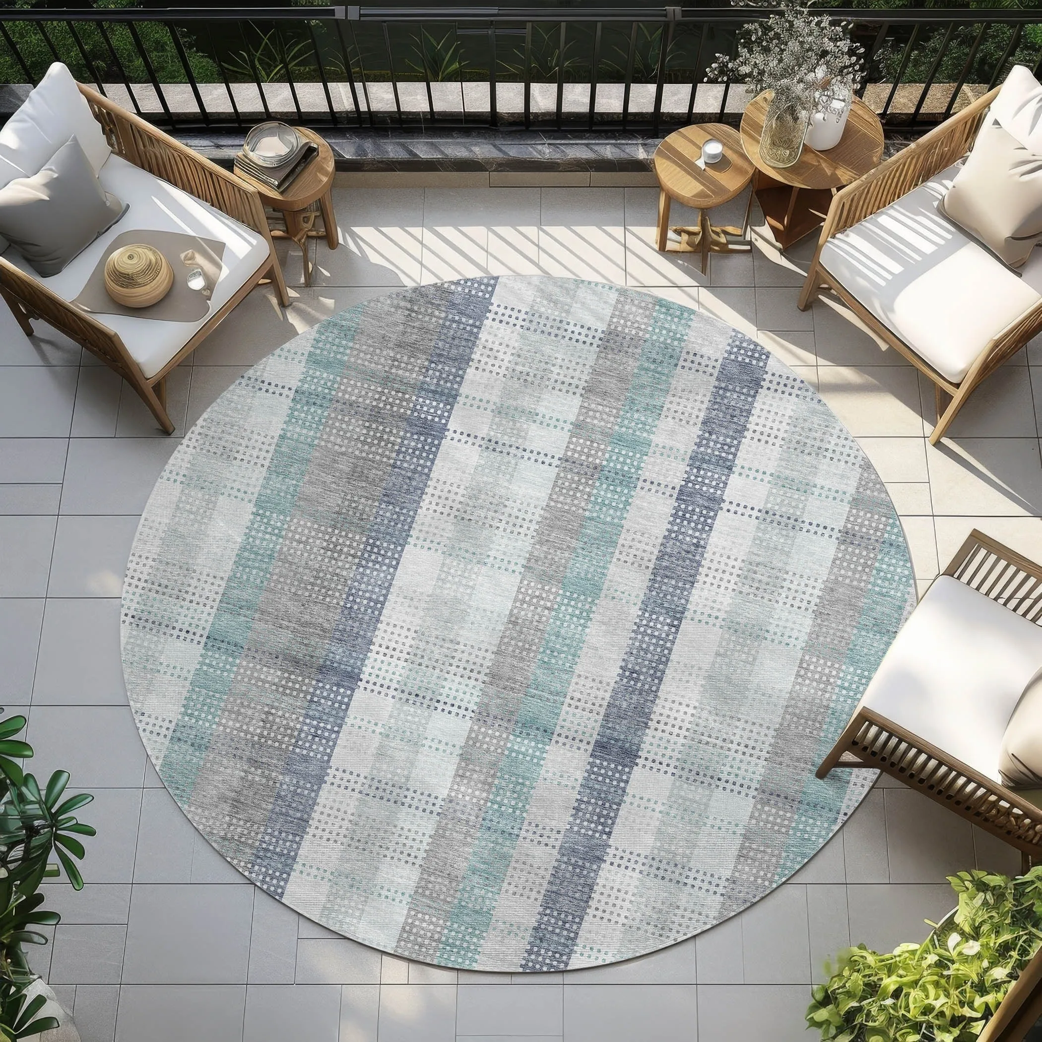 Machine Washable Indoor/ Outdoor Modern Plaid Chantille Rug