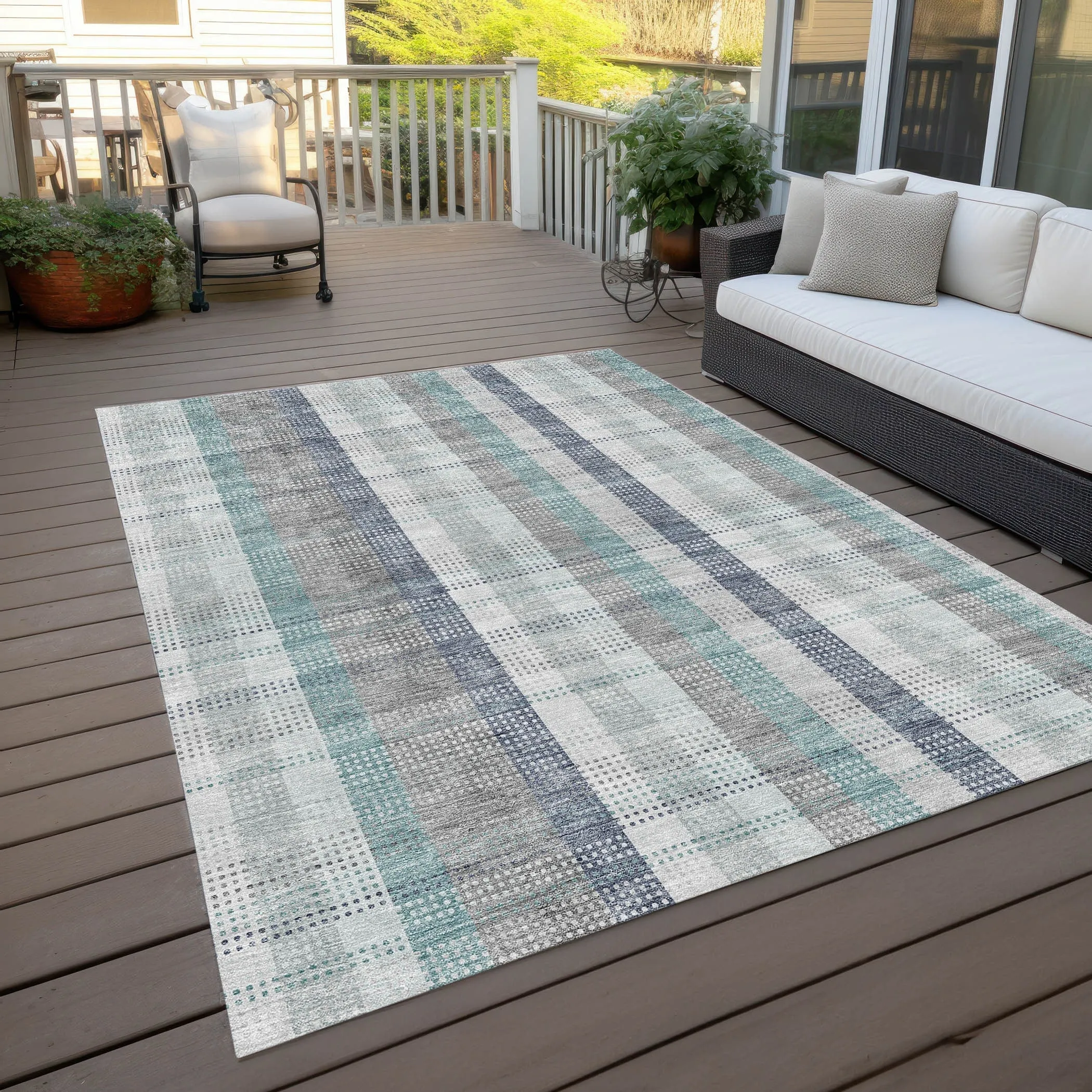 Machine Washable Indoor/ Outdoor Modern Plaid Chantille Rug
