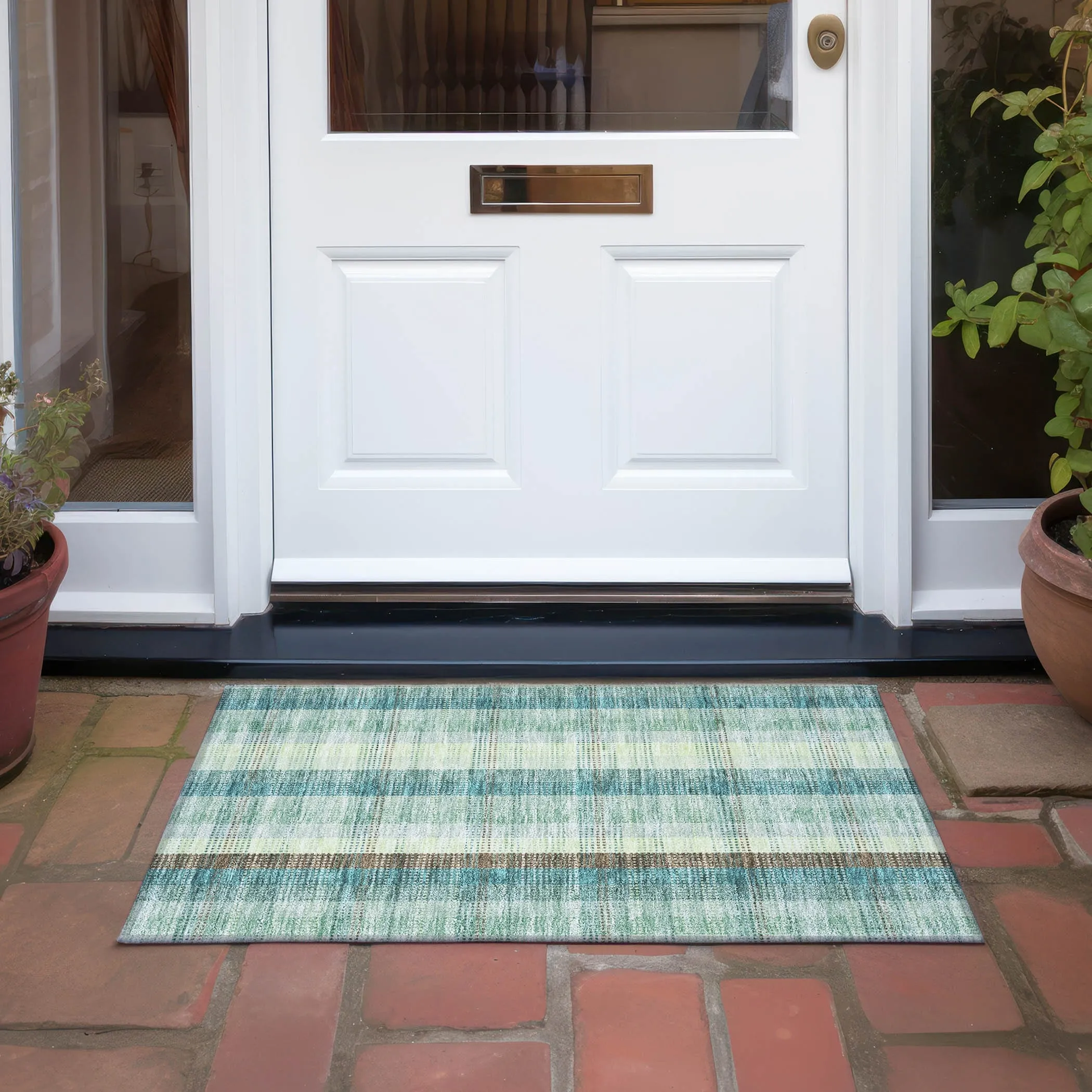 Machine Washable Indoor/ Outdoor Modern Plaid Chantille Rug