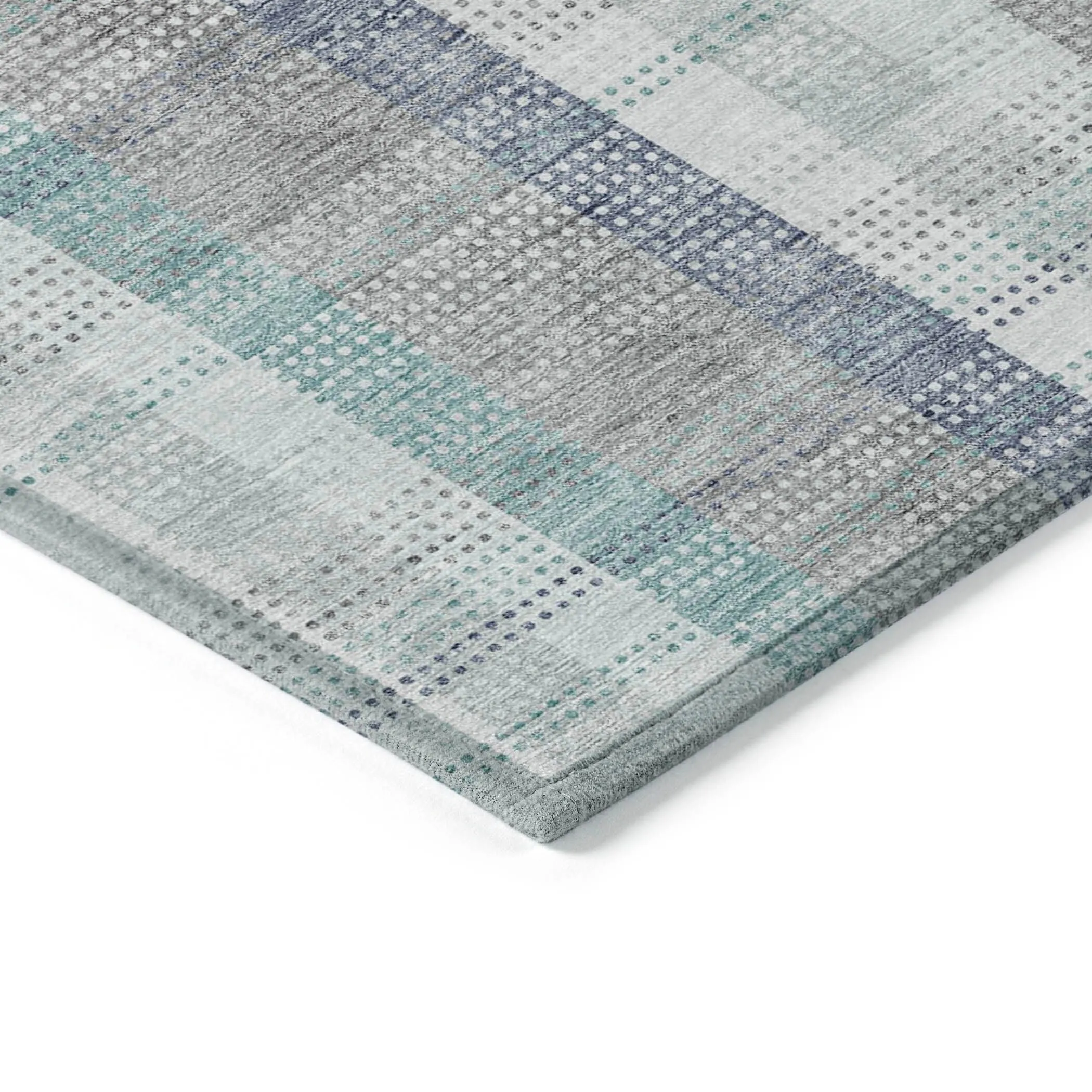 Machine Washable Indoor/ Outdoor Modern Plaid Chantille Rug