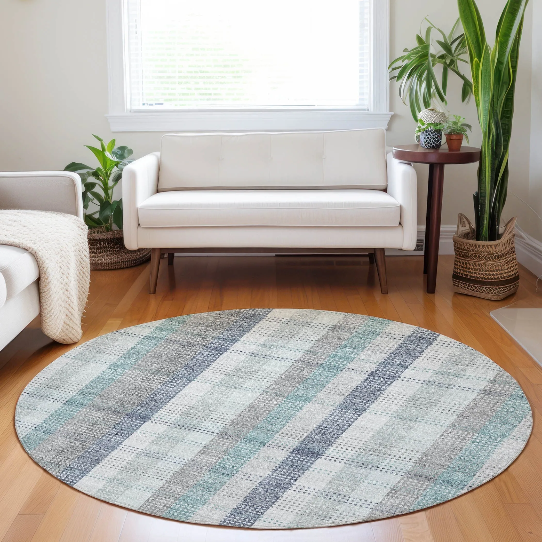 Machine Washable Indoor/ Outdoor Modern Plaid Chantille Rug