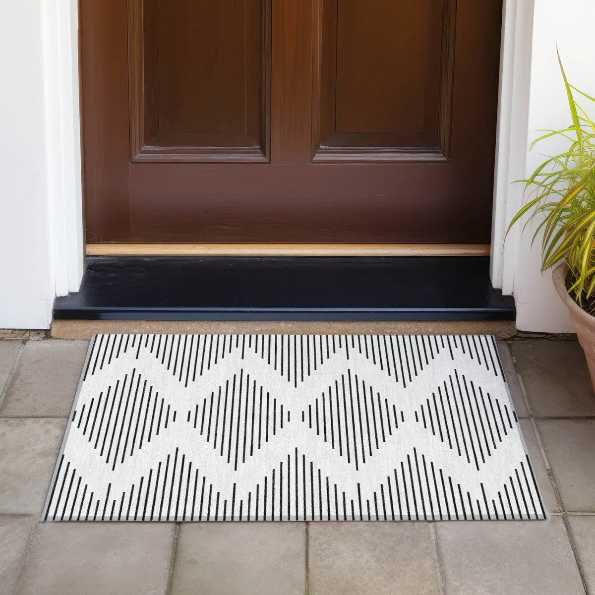Machine Washable Indoor/ Outdoor Modern Stripe Chantille Rug