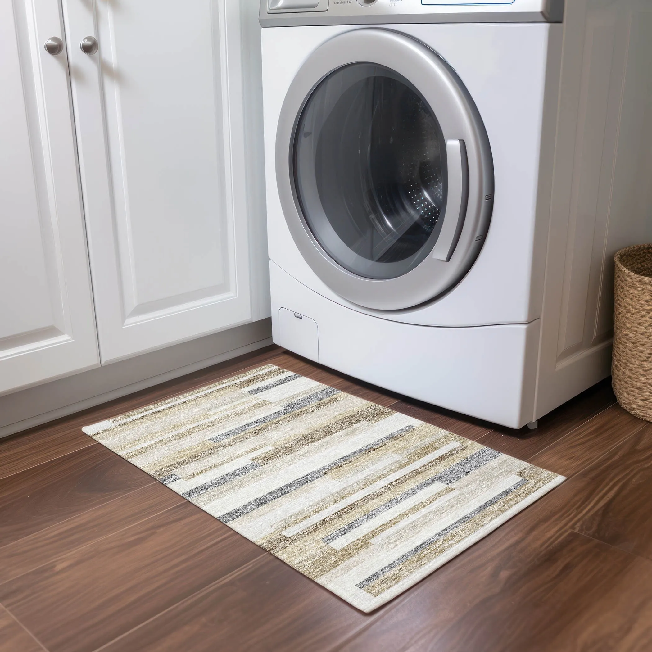 Machine Washable Indoor/ Outdoor Modern Stripes Chantille Rug
