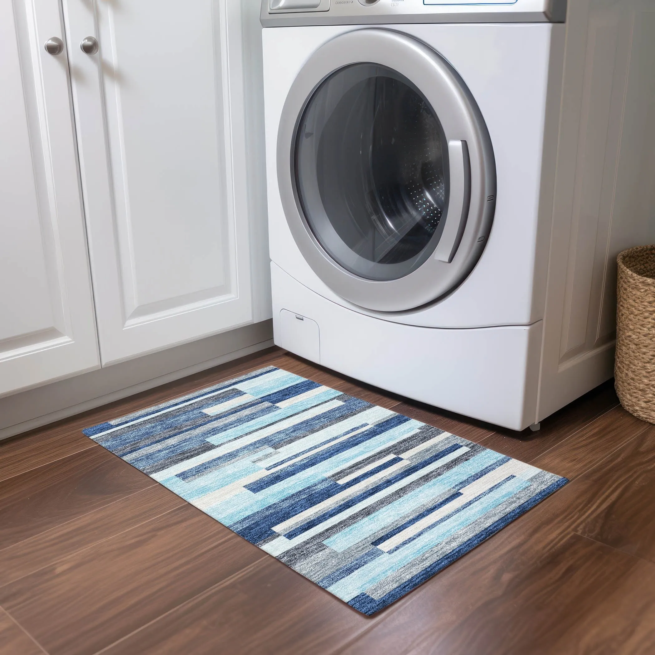 Machine Washable Indoor/ Outdoor Modern Stripes Chantille Rug