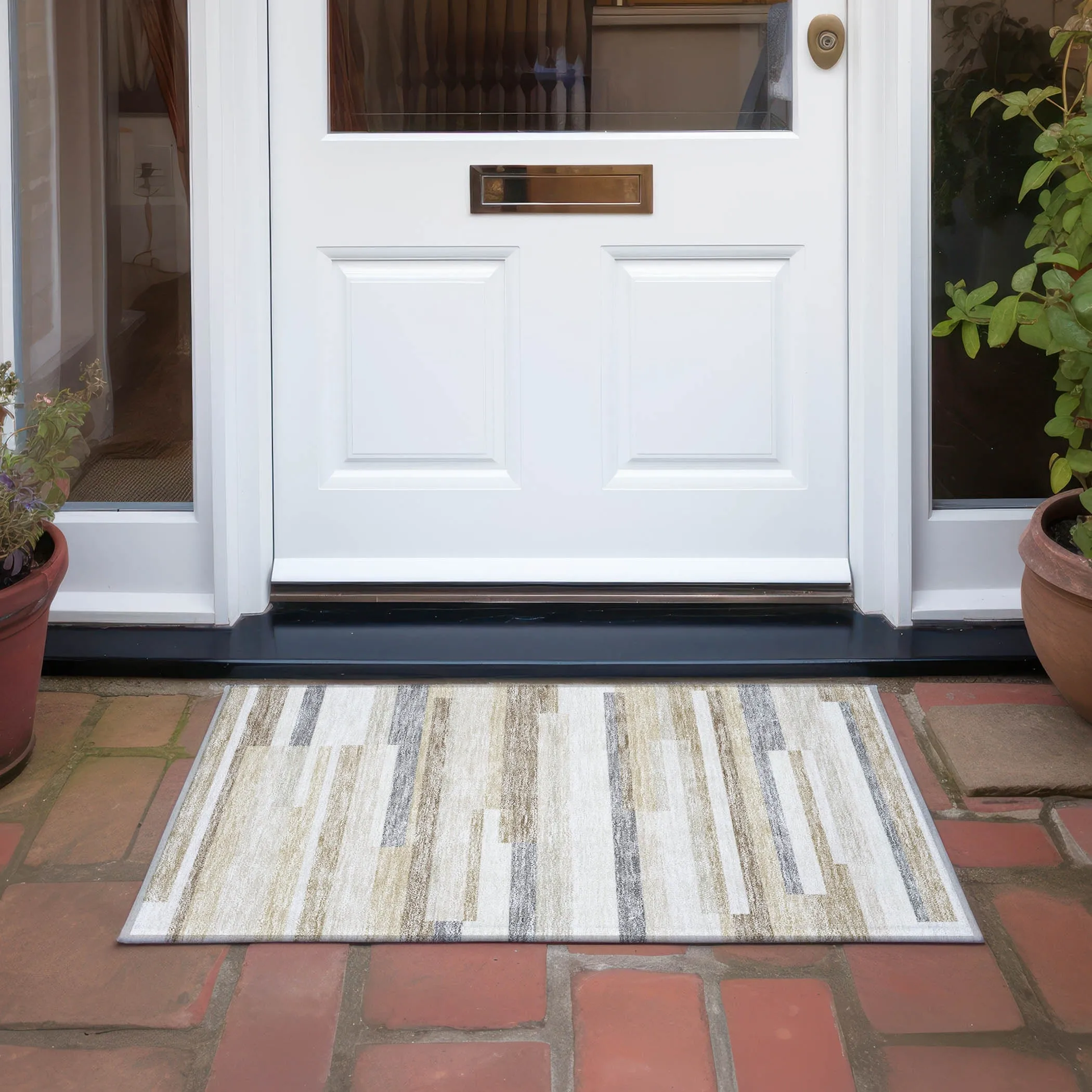 Machine Washable Indoor/ Outdoor Modern Stripes Chantille Rug