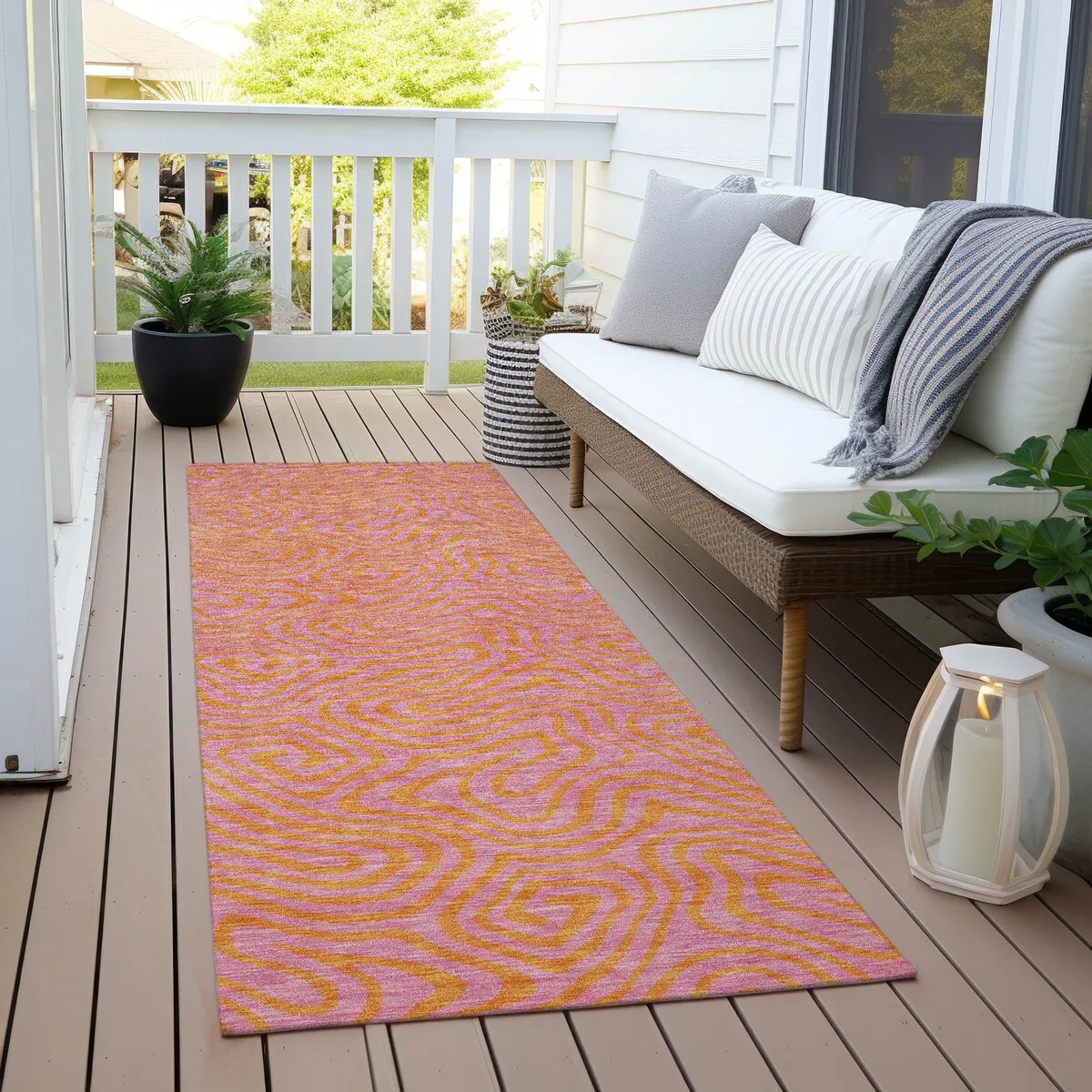 Machine Washable Indoor/ Outdoor Modern Trance Chantille Rug