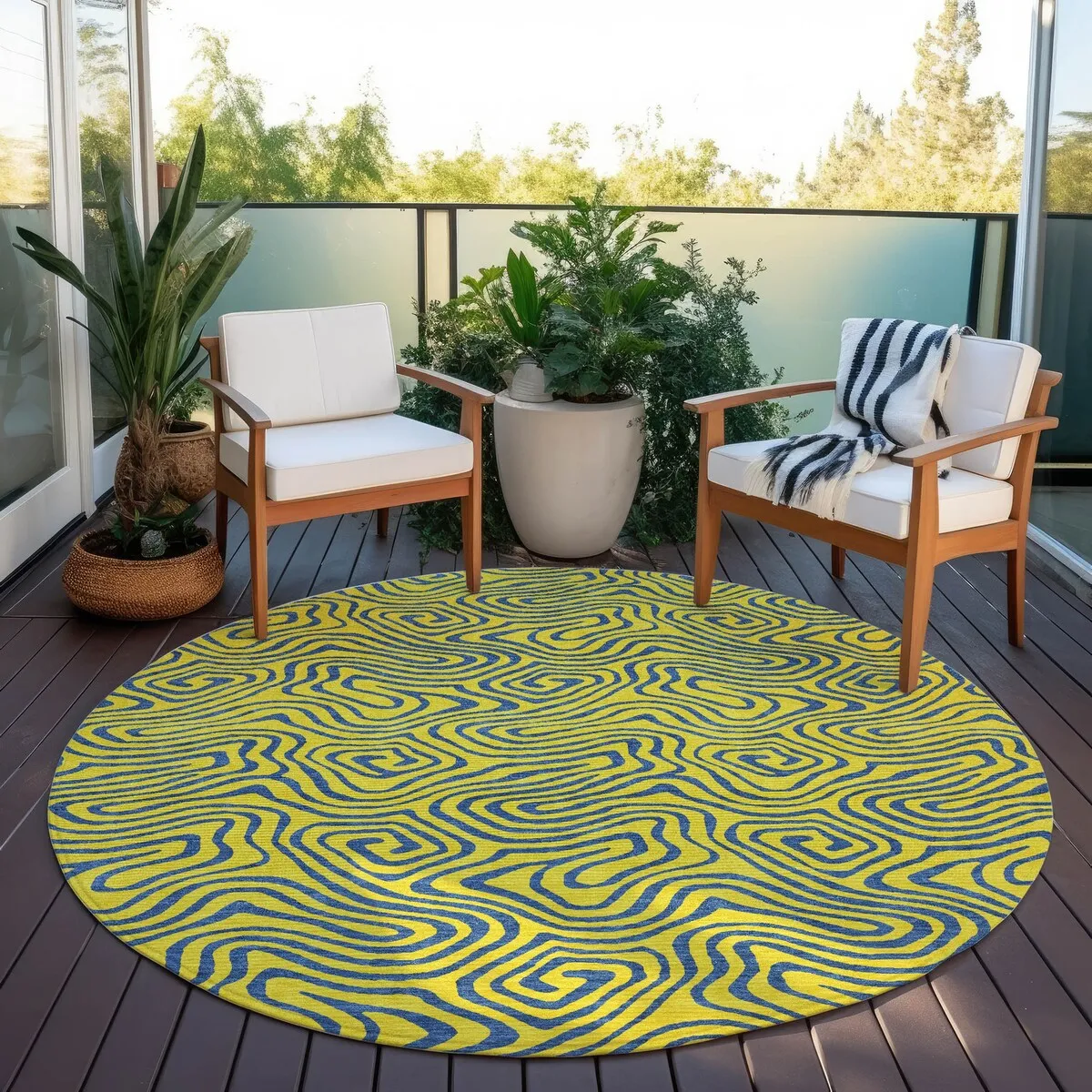 Machine Washable Indoor/ Outdoor Modern Trance Chantille Rug