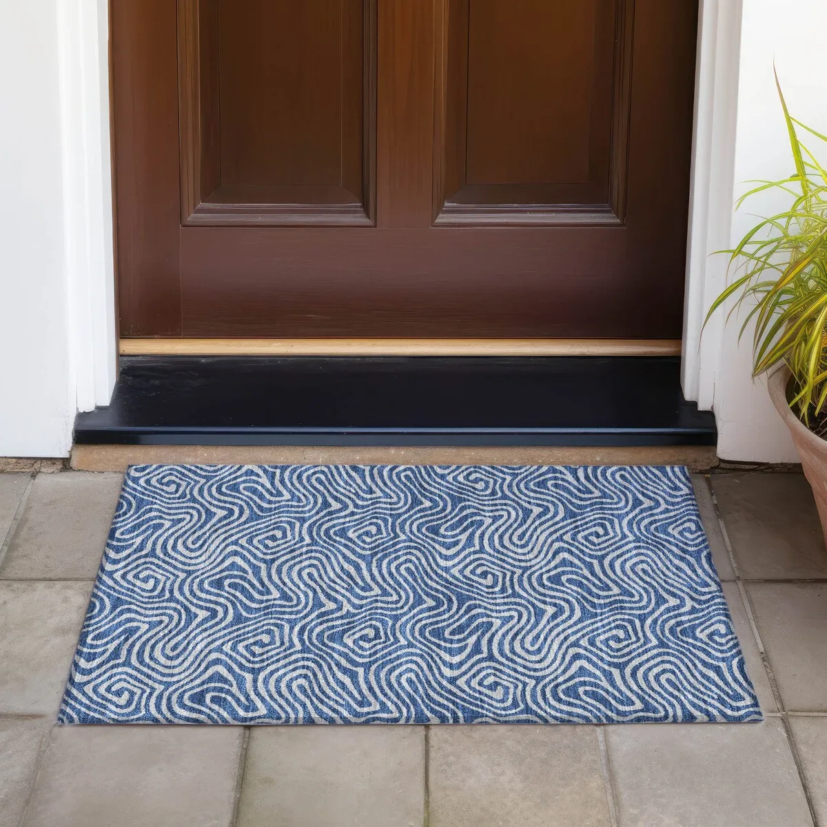 Machine Washable Indoor/ Outdoor Modern Trance Chantille Rug