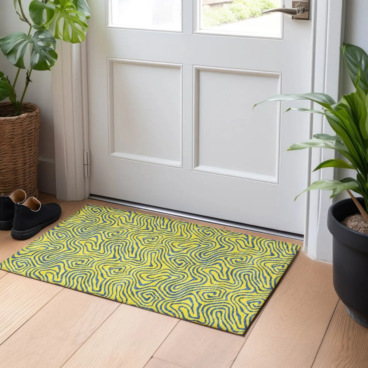 Machine Washable Indoor/ Outdoor Modern Trance Chantille Rug