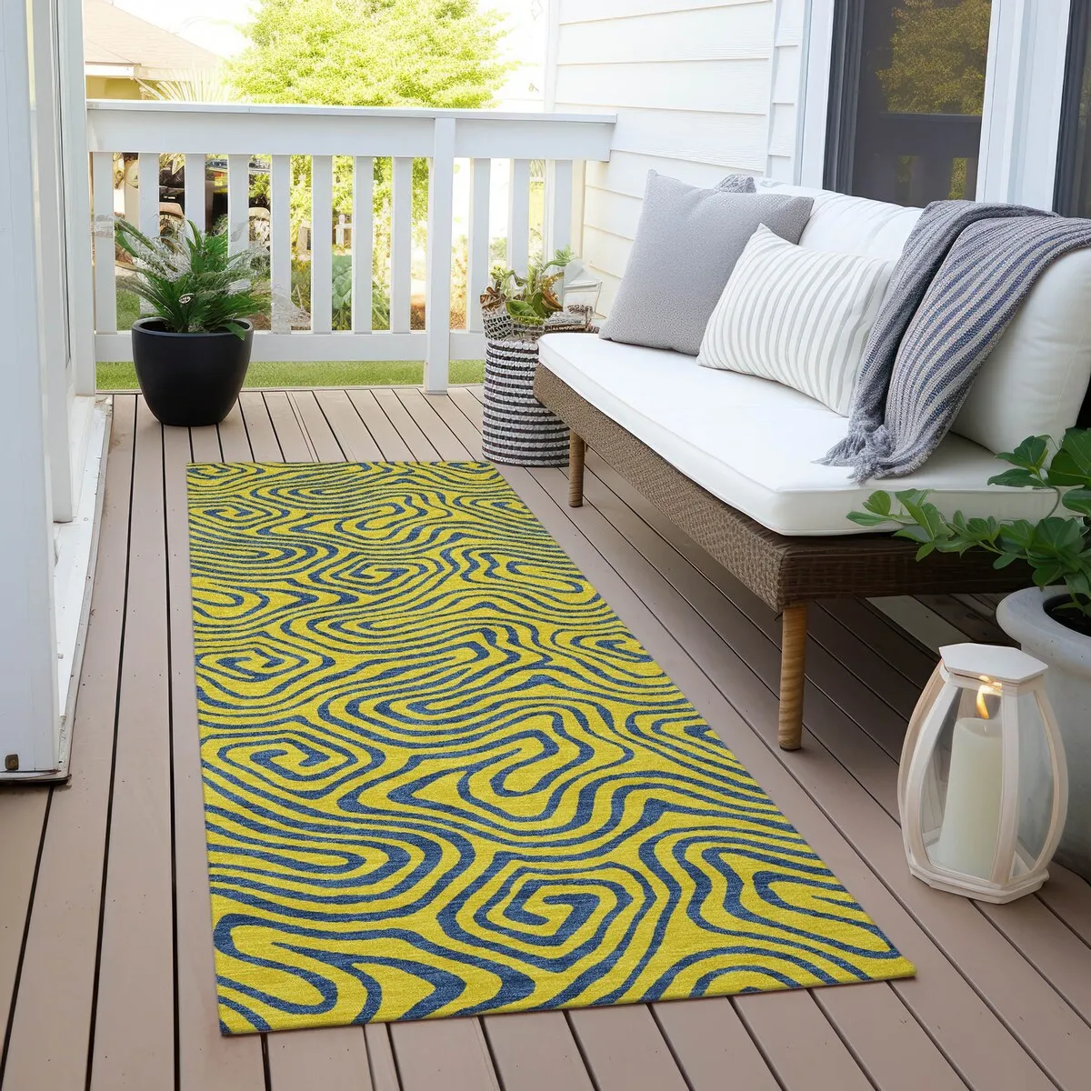 Machine Washable Indoor/ Outdoor Modern Trance Chantille Rug