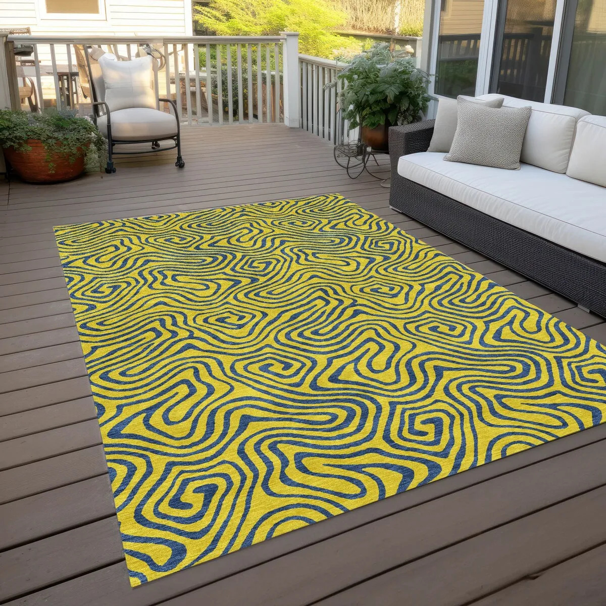 Machine Washable Indoor/ Outdoor Modern Trance Chantille Rug