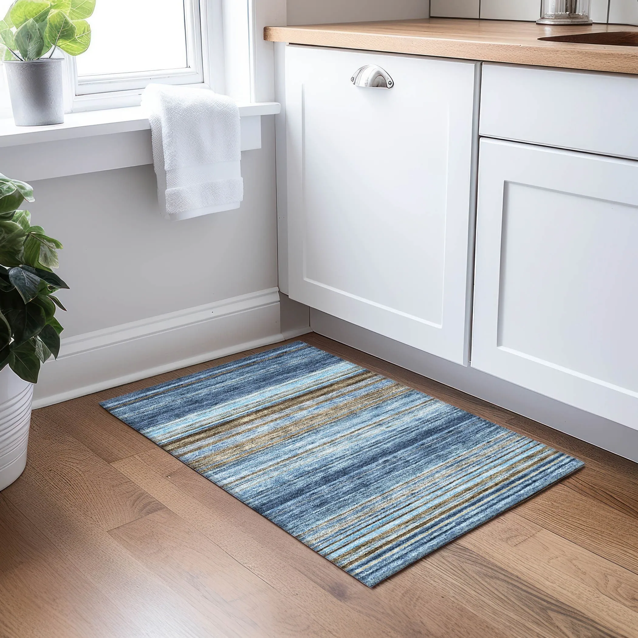 Machine Washable Indoor/ Outdoor Ombre Stripes Chantille Rug