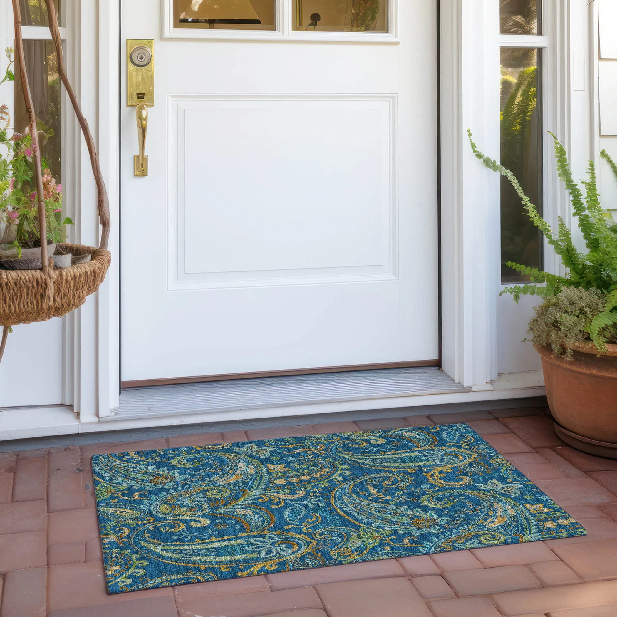 Machine Washable Indoor/ Outdoor Paisley Chantille Rug
