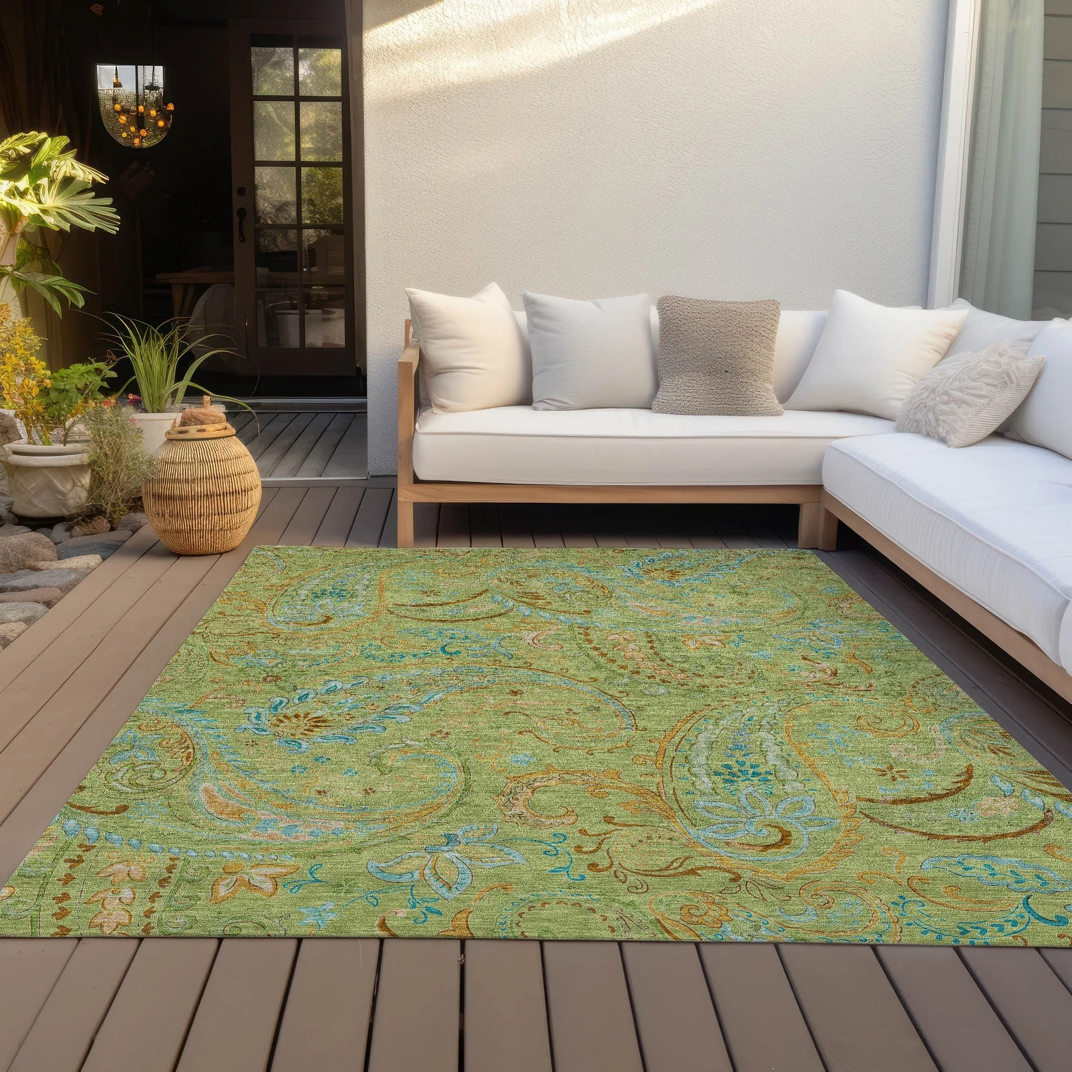 Machine Washable Indoor/ Outdoor Paisley Chantille Rug