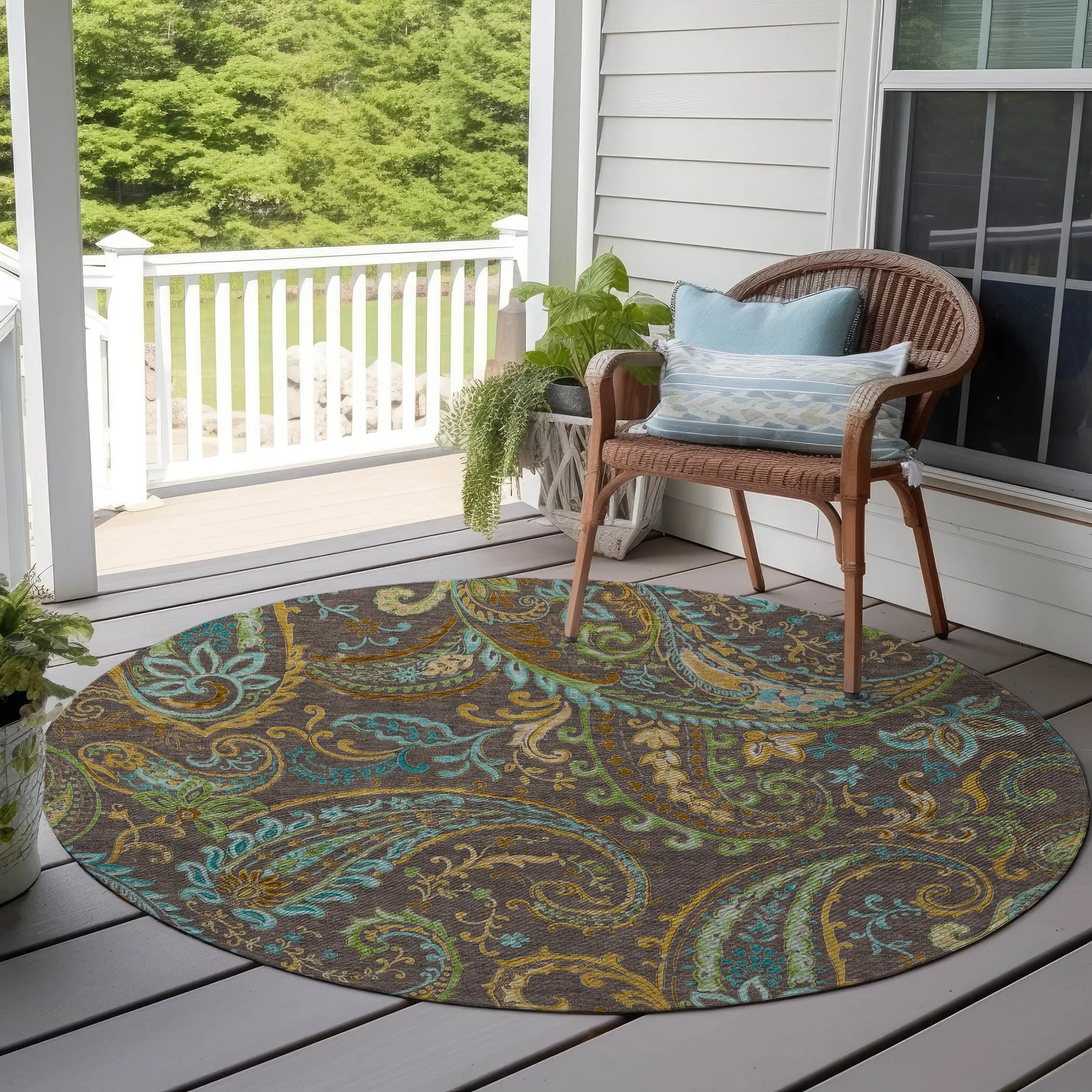 Machine Washable Indoor/ Outdoor Paisley Chantille Rug