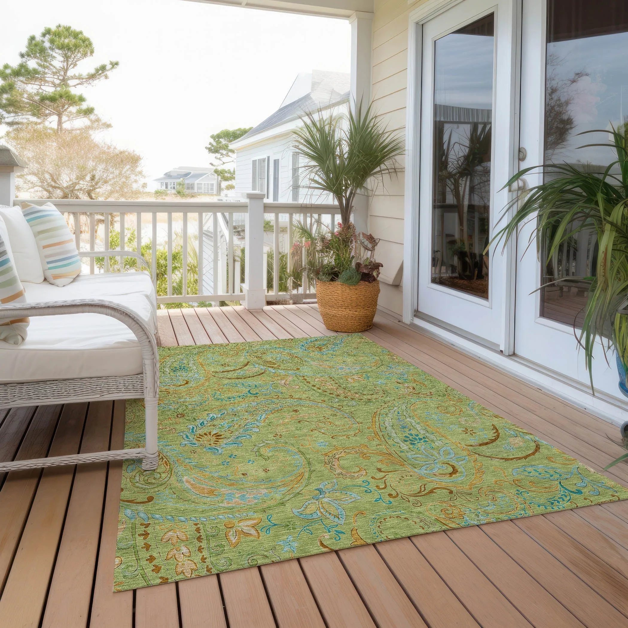 Machine Washable Indoor/ Outdoor Paisley Chantille Rug