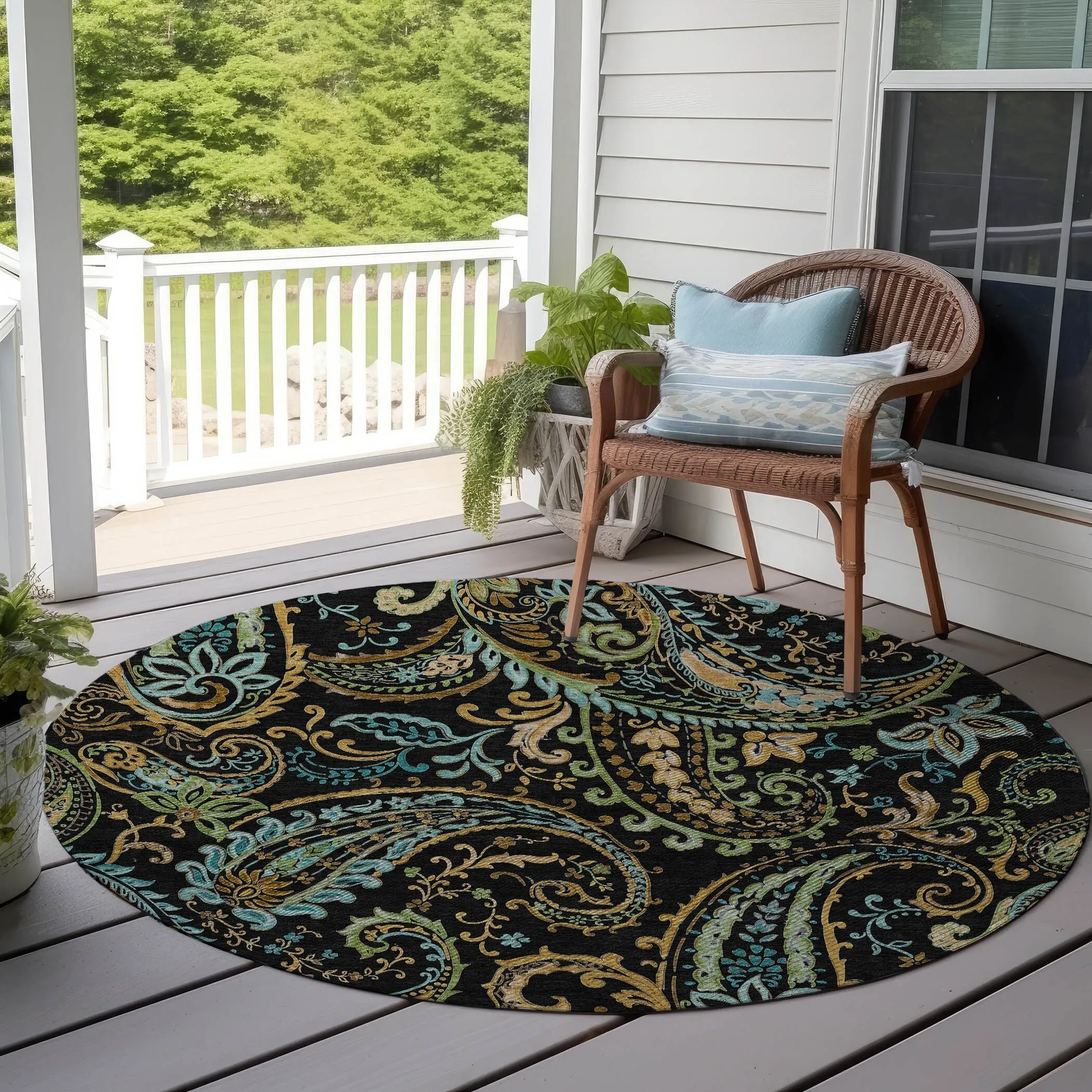 Machine Washable Indoor/ Outdoor Paisley Chantille Rug