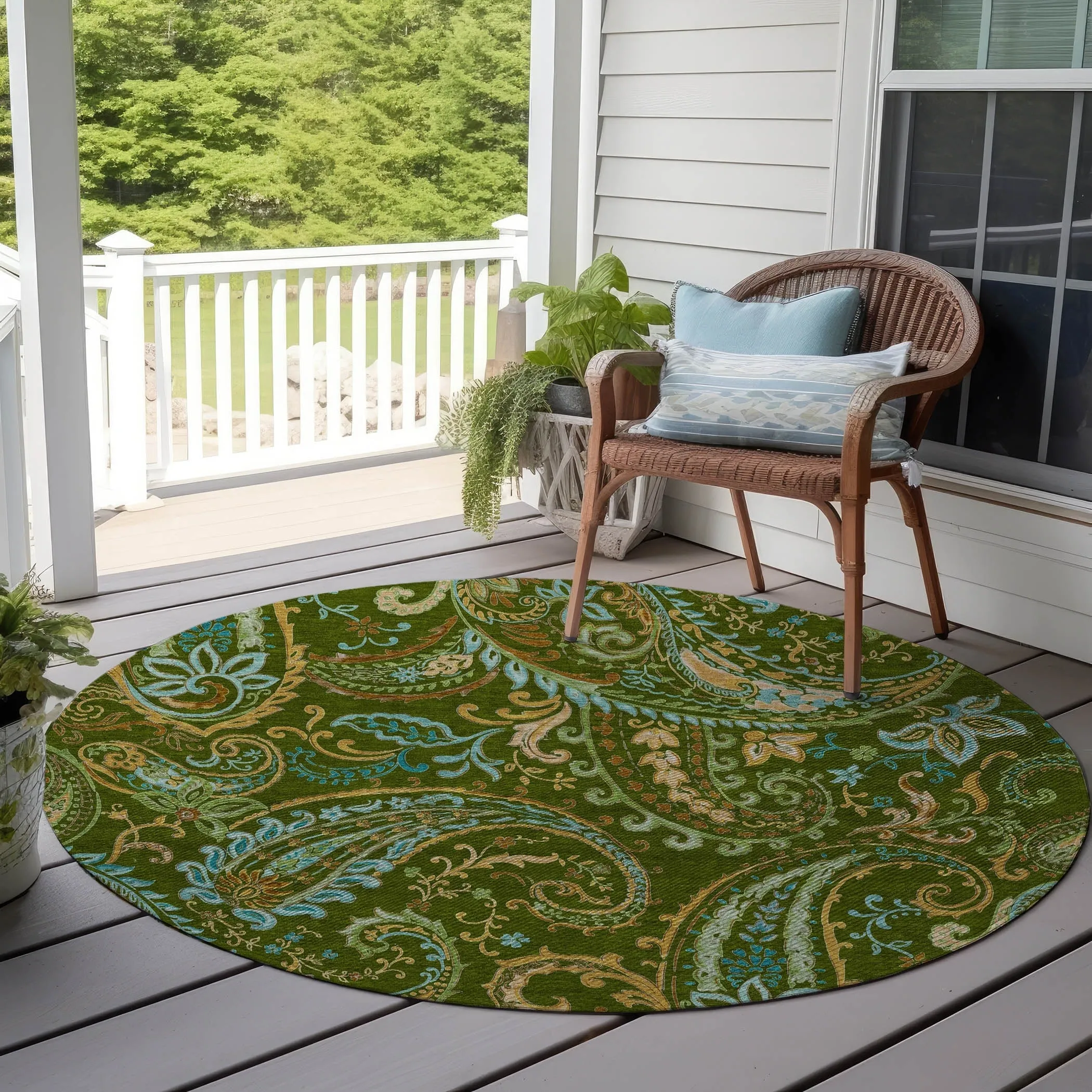 Machine Washable Indoor/ Outdoor Paisley Chantille Rug
