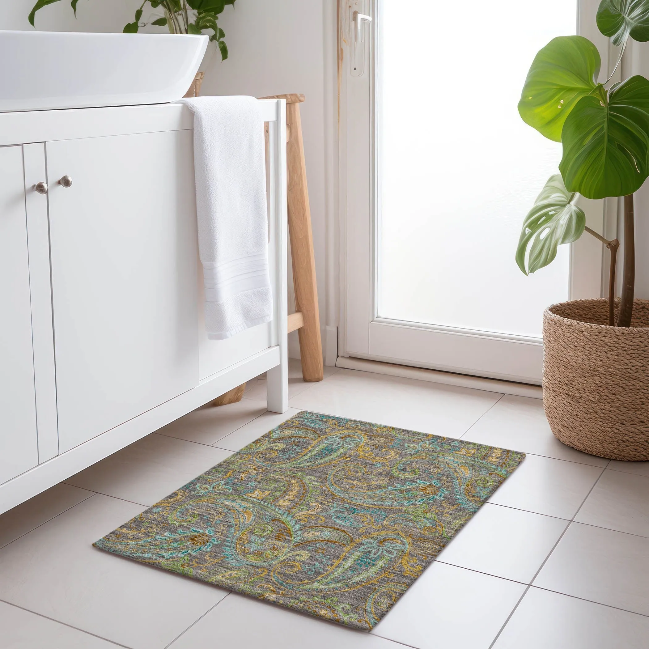 Machine Washable Indoor/ Outdoor Paisley Chantille Rug