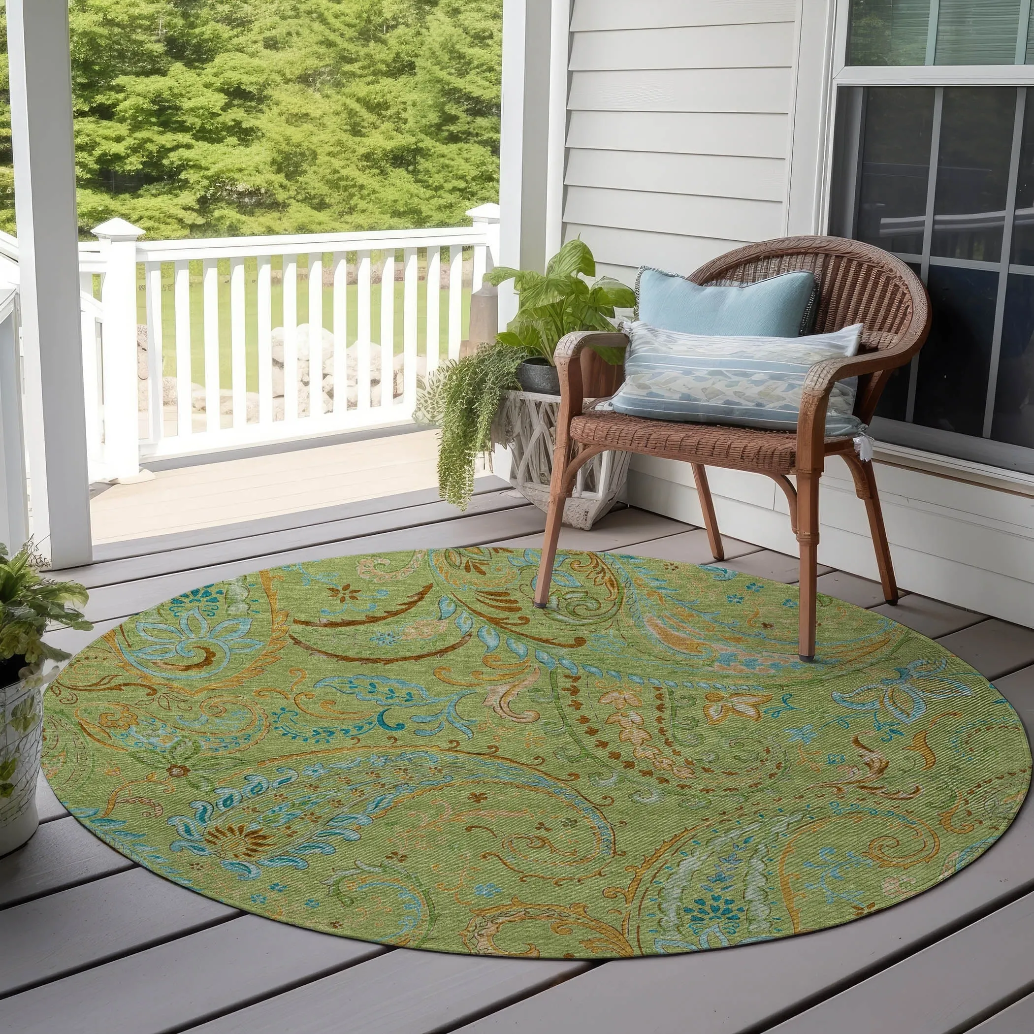 Machine Washable Indoor/ Outdoor Paisley Chantille Rug