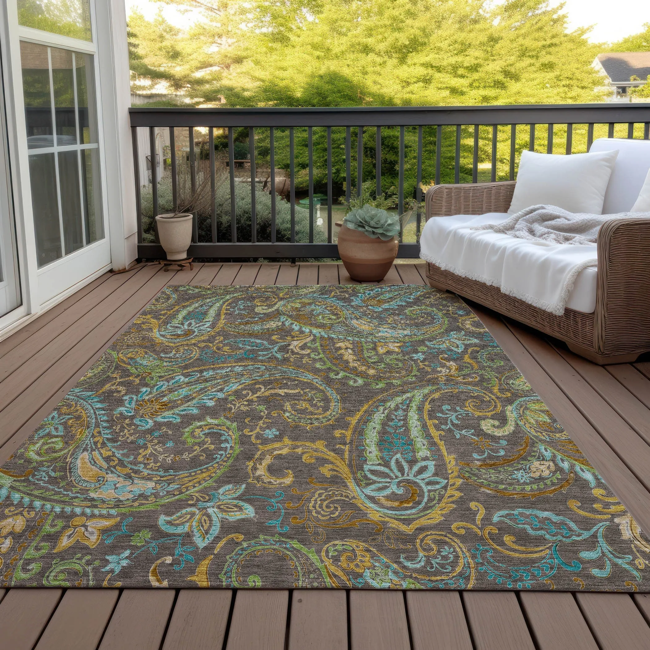 Machine Washable Indoor/ Outdoor Paisley Chantille Rug