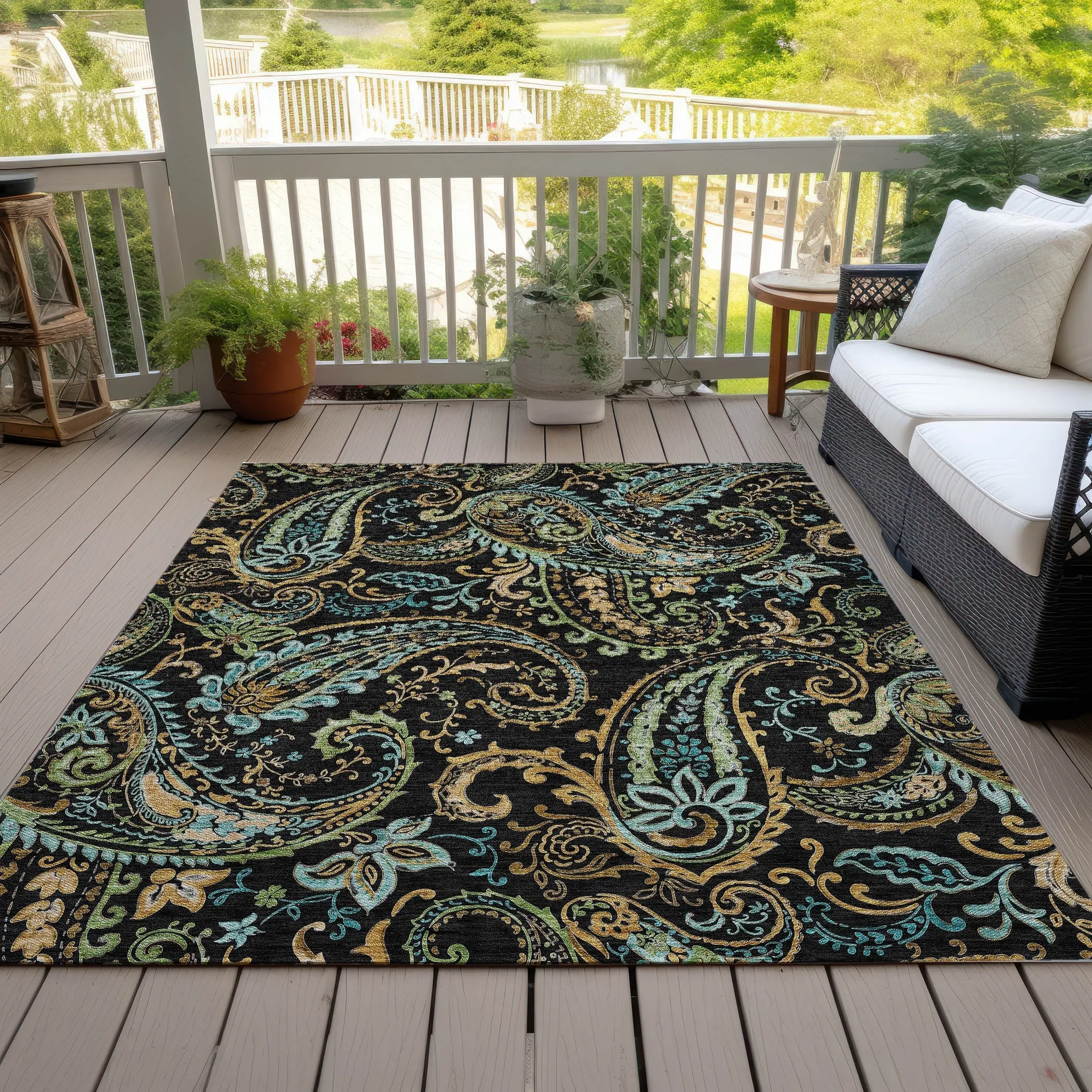 Machine Washable Indoor/ Outdoor Paisley Chantille Rug