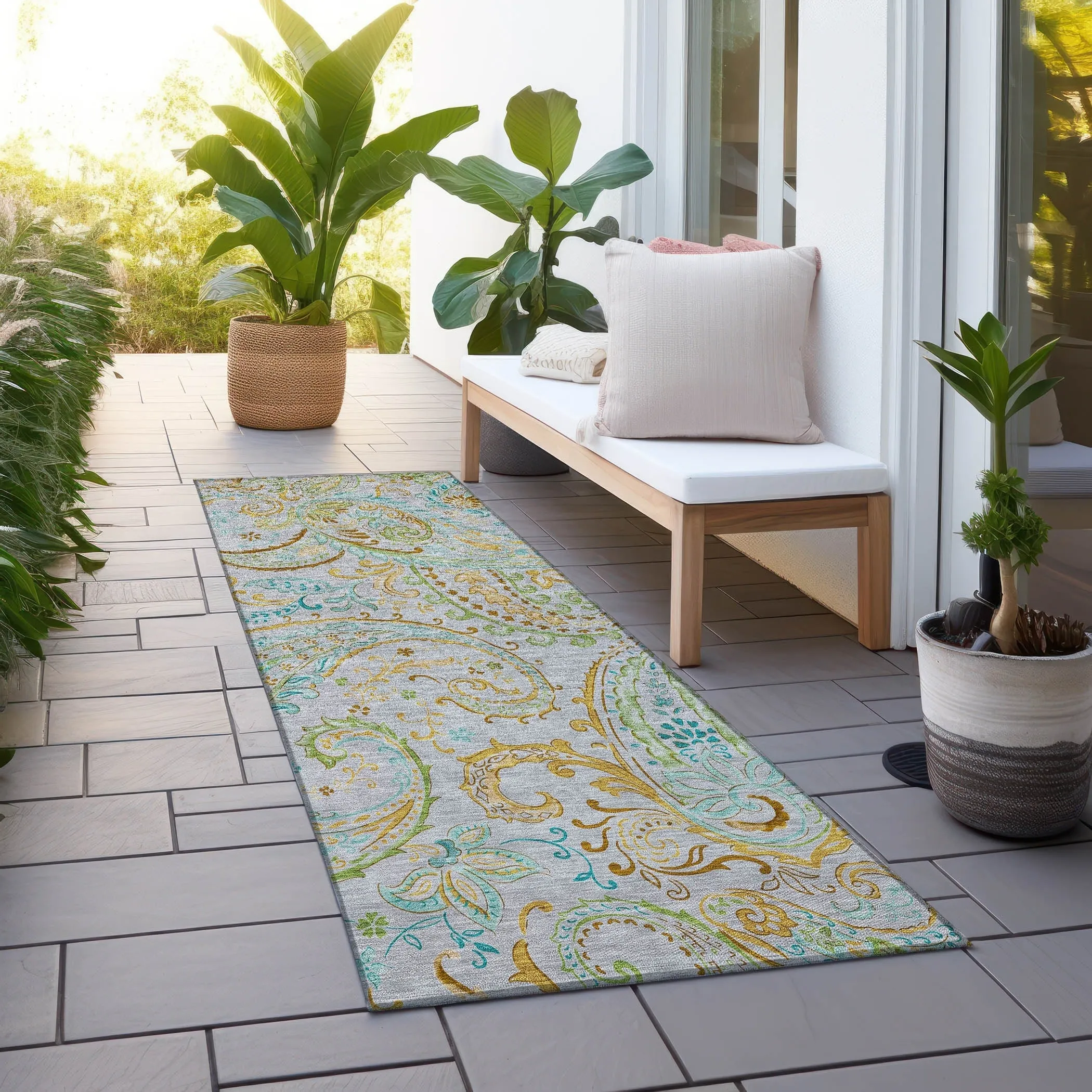 Machine Washable Indoor/ Outdoor Paisley Chantille Rug