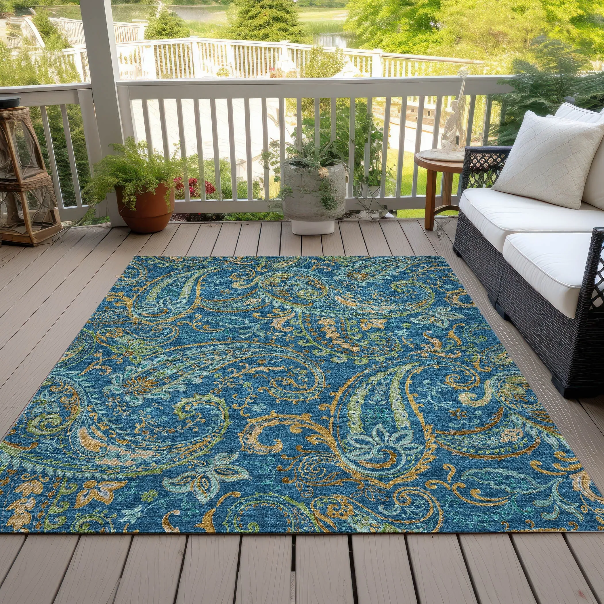 Machine Washable Indoor/ Outdoor Paisley Chantille Rug