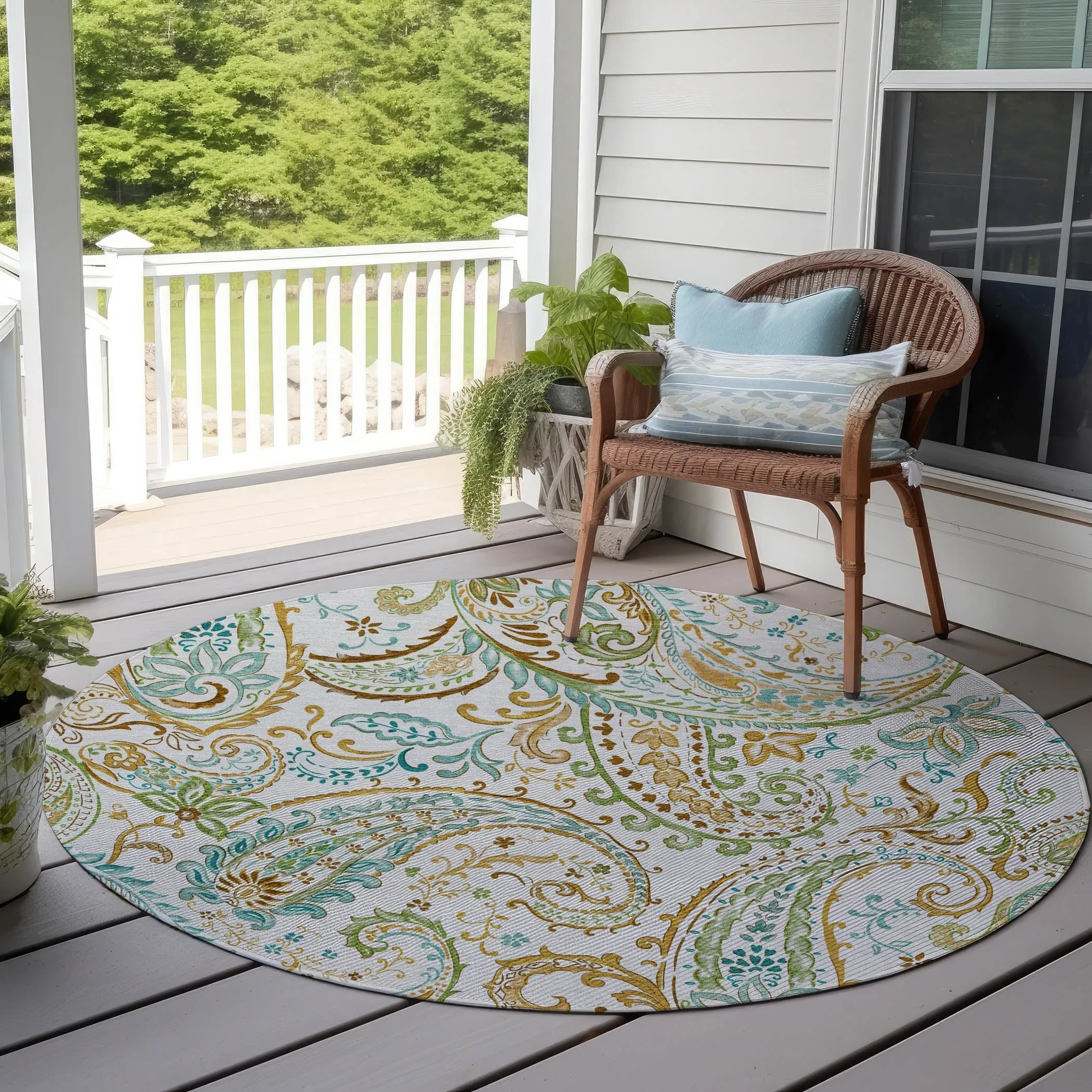 Machine Washable Indoor/ Outdoor Paisley Chantille Rug
