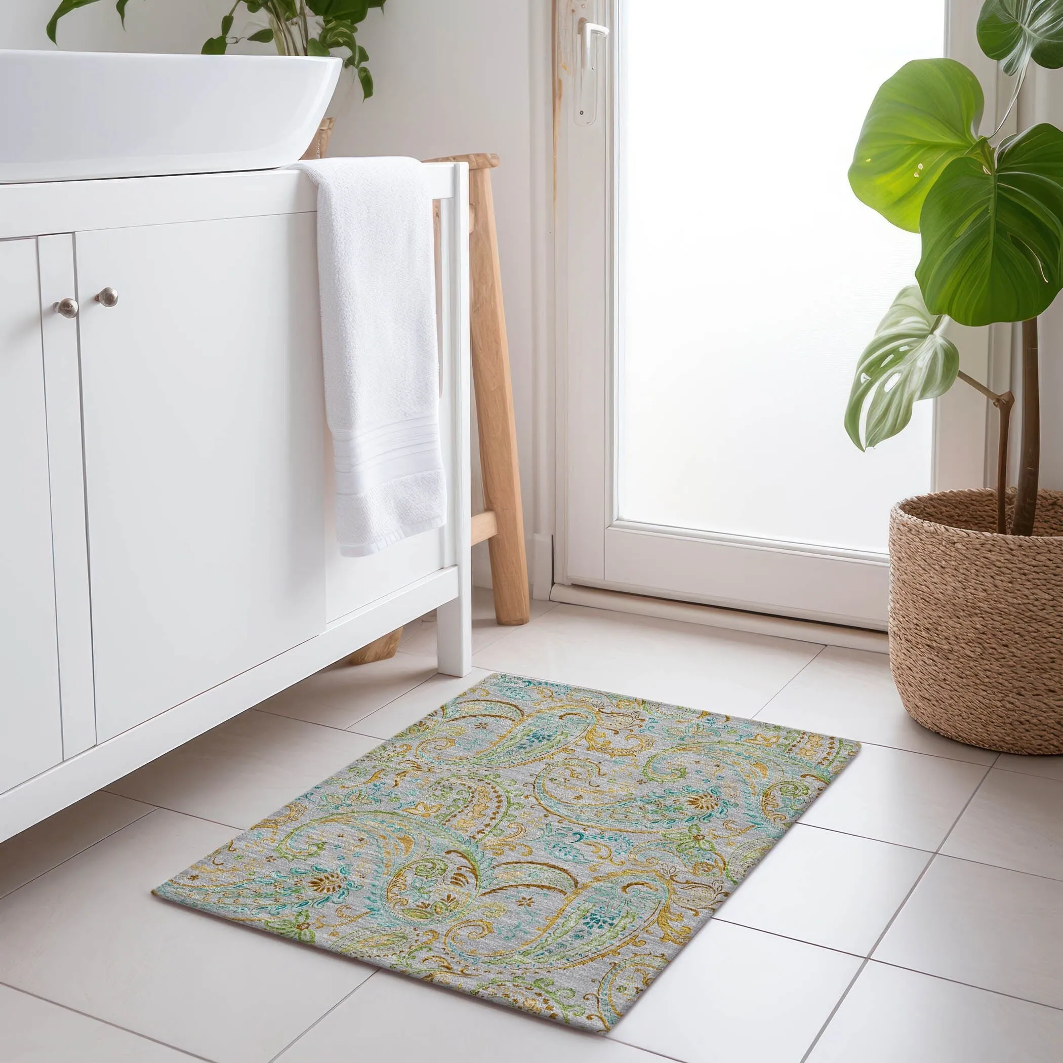 Machine Washable Indoor/ Outdoor Paisley Chantille Rug