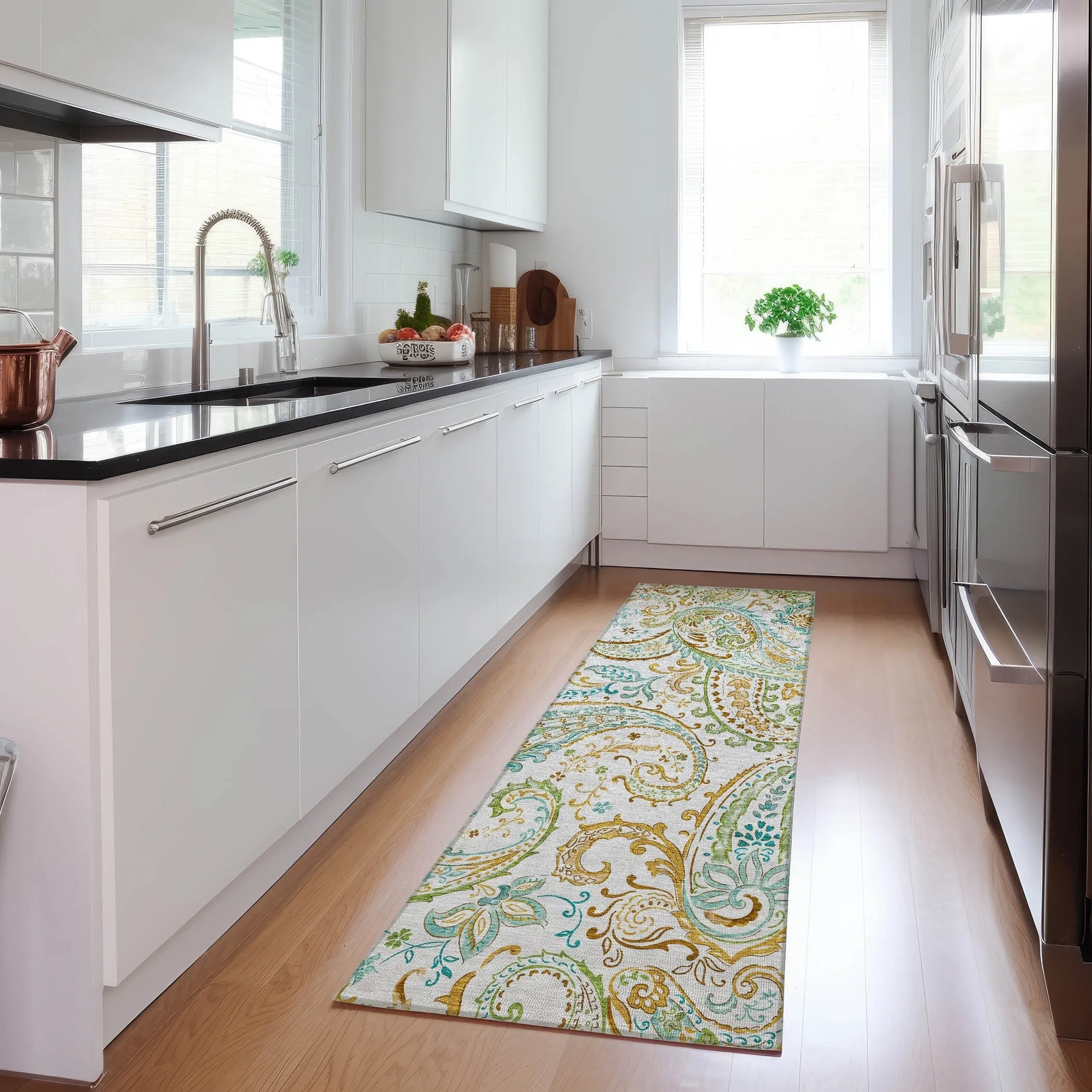 Machine Washable Indoor/ Outdoor Paisley Chantille Rug