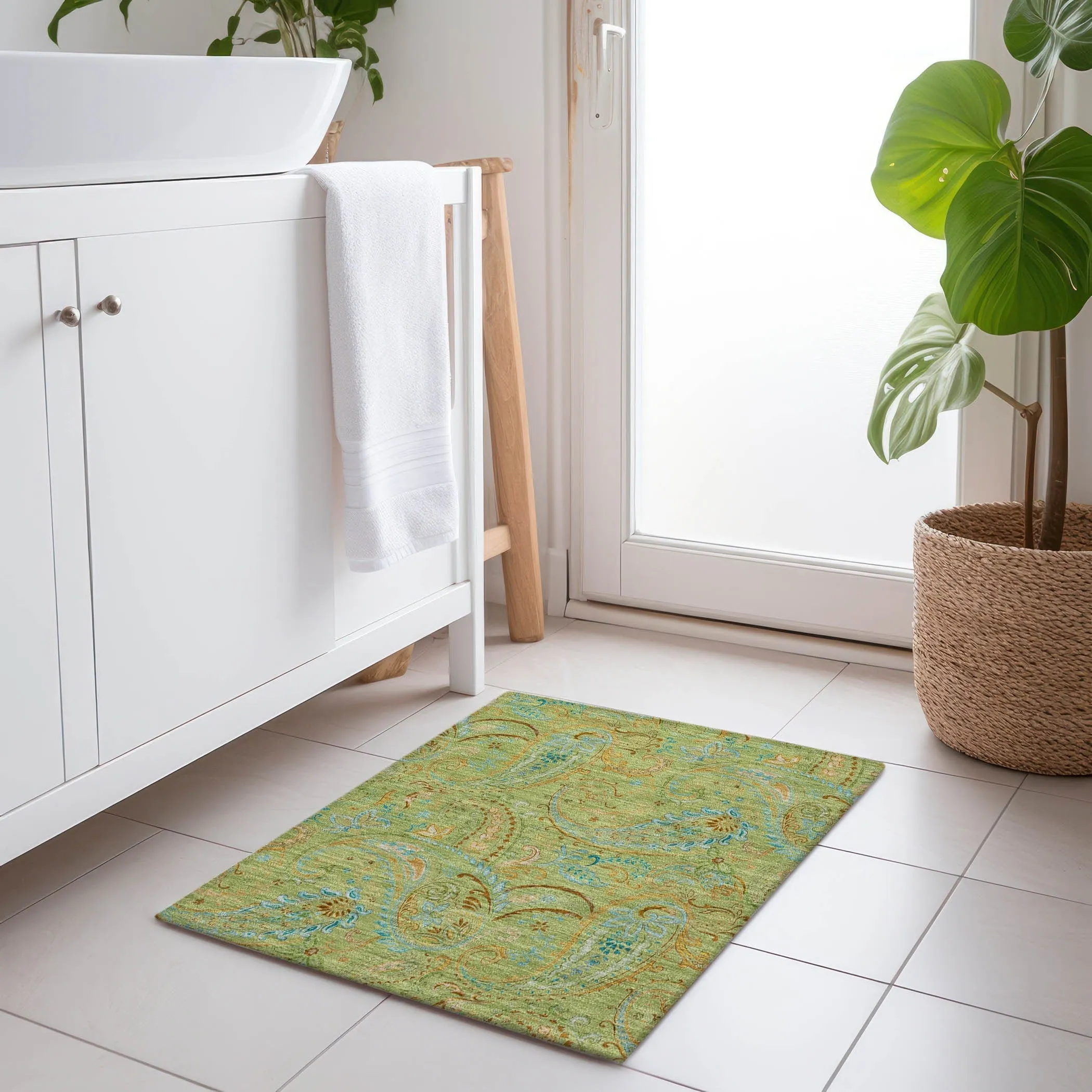 Machine Washable Indoor/ Outdoor Paisley Chantille Rug