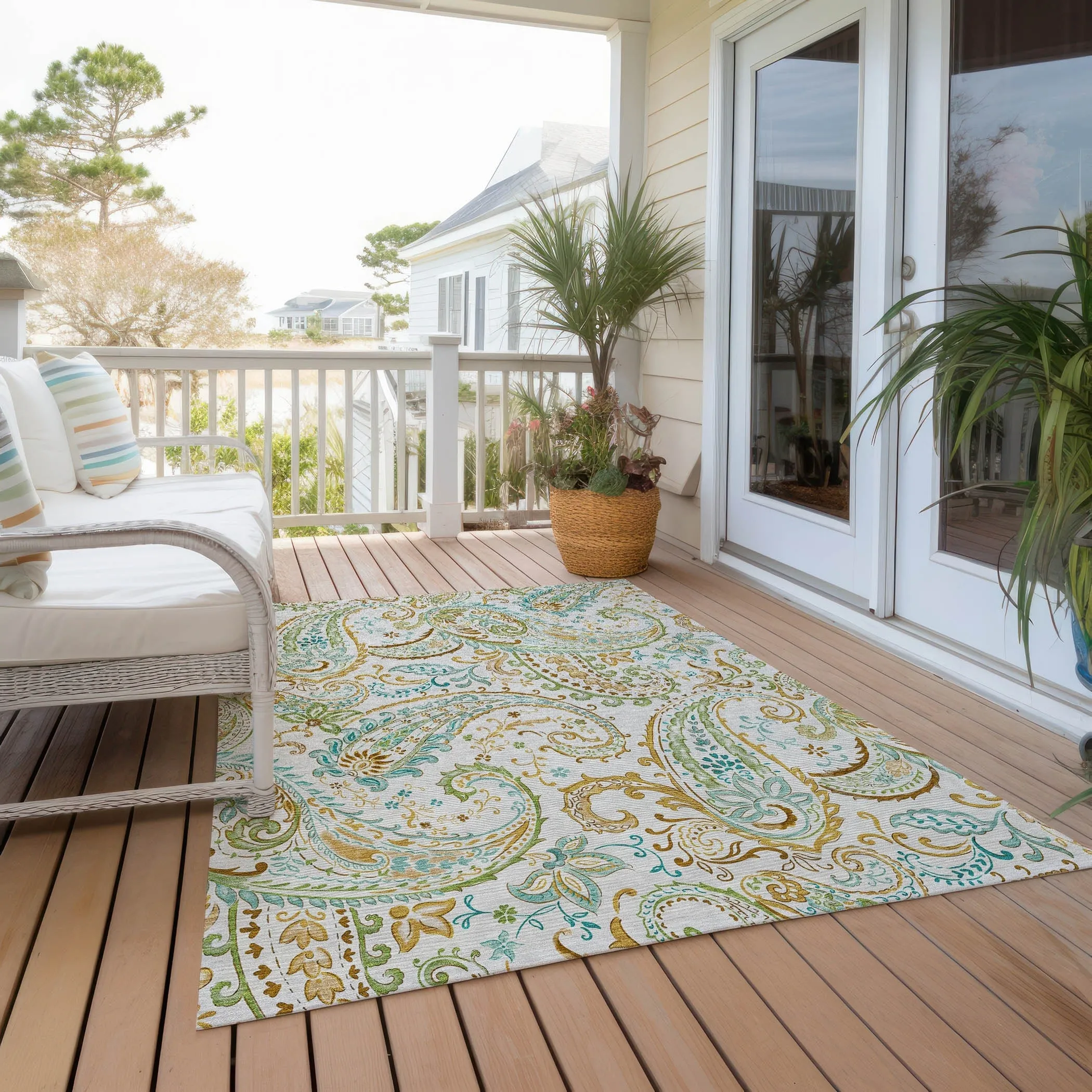 Machine Washable Indoor/ Outdoor Paisley Chantille Rug