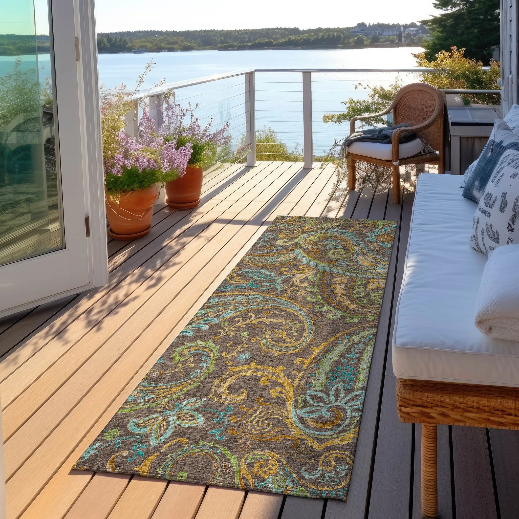 Machine Washable Indoor/ Outdoor Paisley Chantille Rug