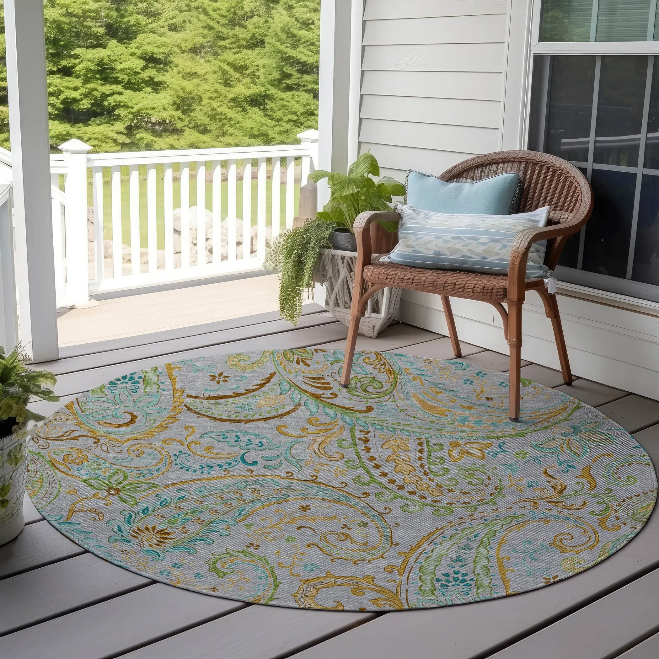 Machine Washable Indoor/ Outdoor Paisley Chantille Rug
