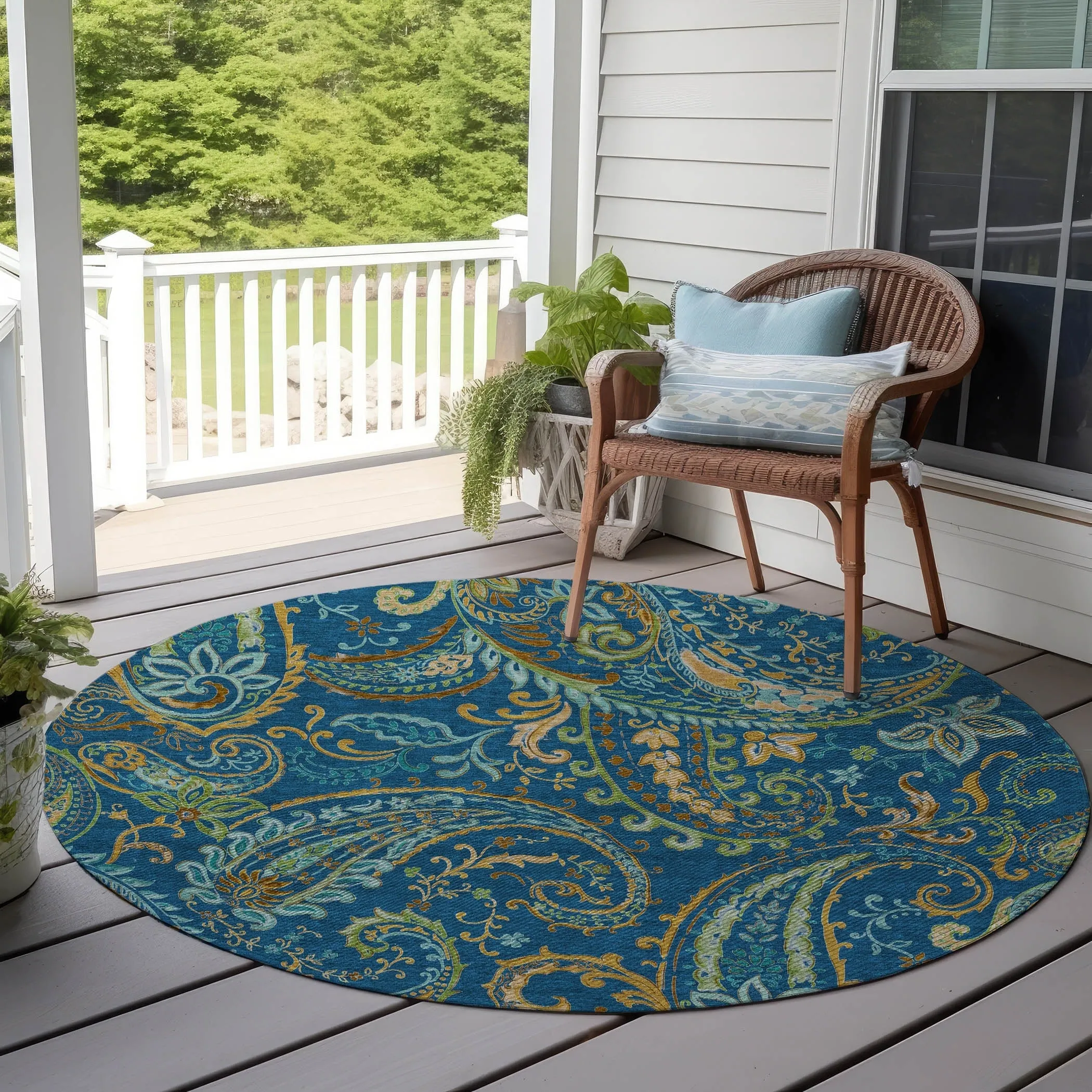 Machine Washable Indoor/ Outdoor Paisley Chantille Rug