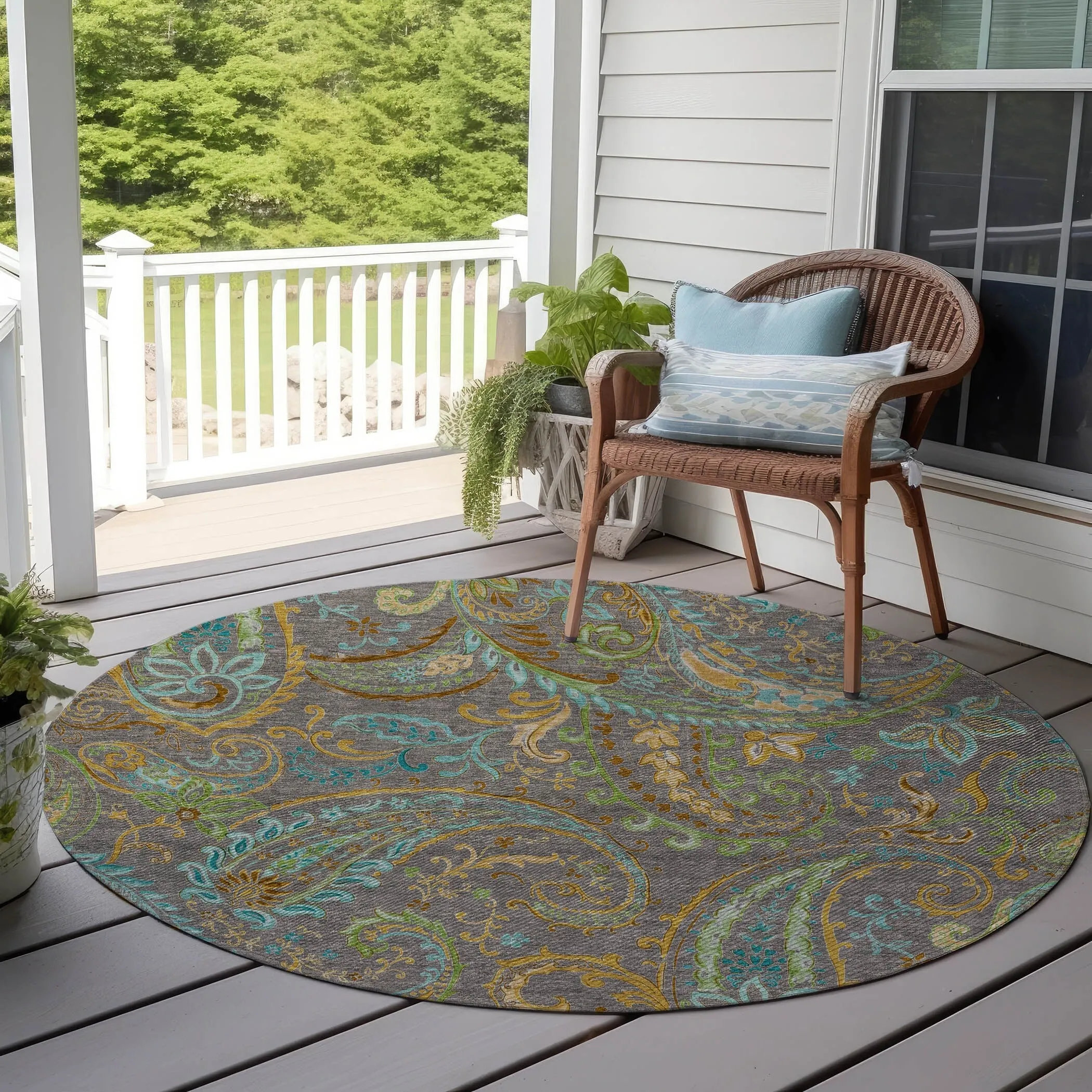 Machine Washable Indoor/ Outdoor Paisley Chantille Rug